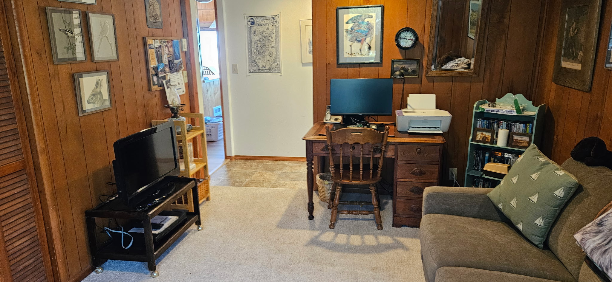 office with sofa-sleeper, desk with printer & Monitor and a TV