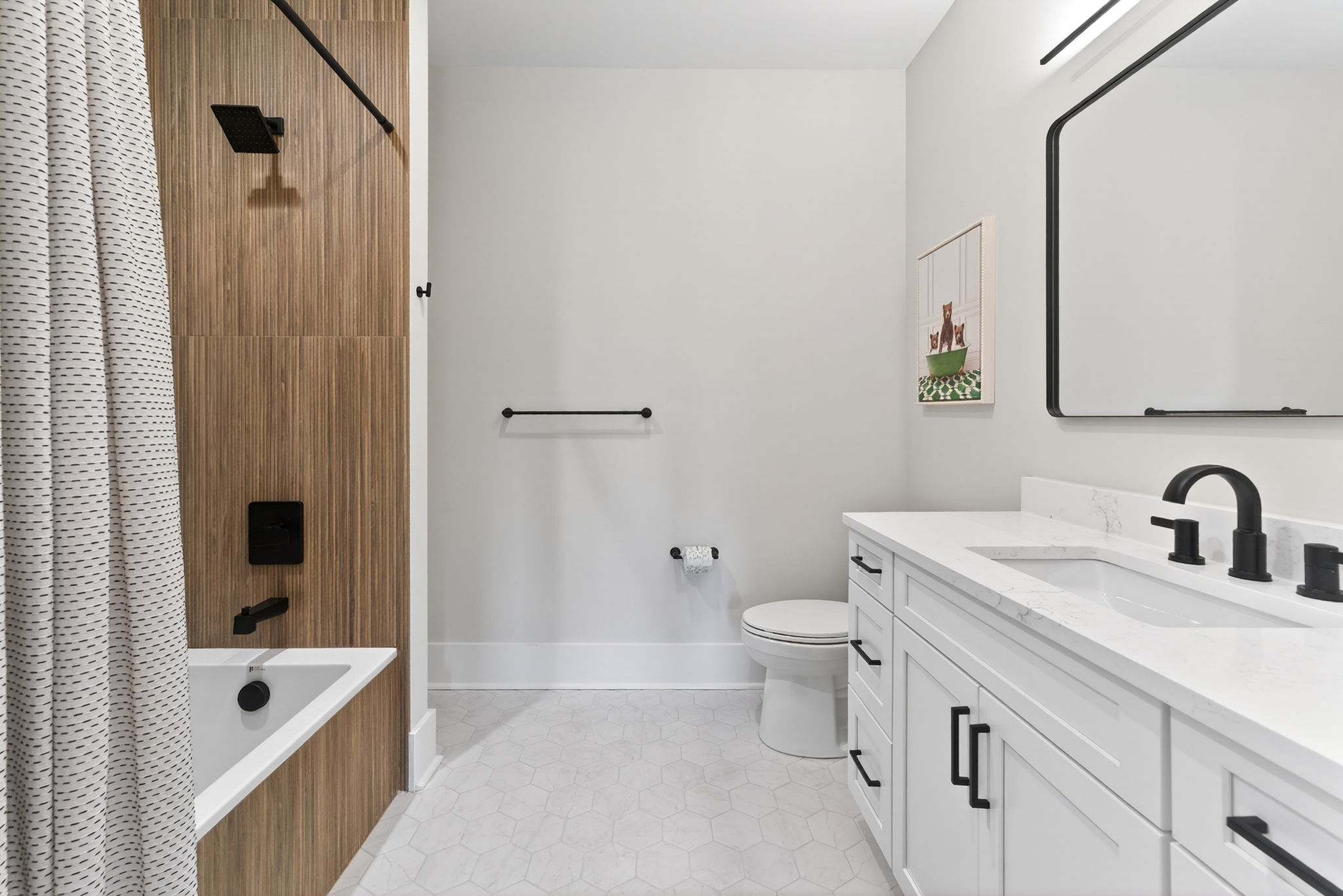 Hall Full Bath for Bedrooms 3, 4, & 6 | On Beach Time | 6 30th Ave, Isle of Palms, SC | IOP Escapes