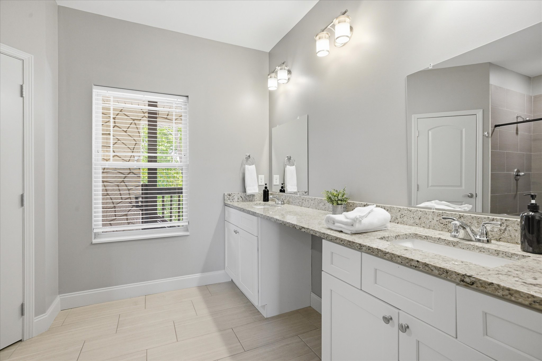 Start your day without the rush—double sinks mean everyone has their own space. Spread out your things, take your time, and ease into the morning at your own pace.