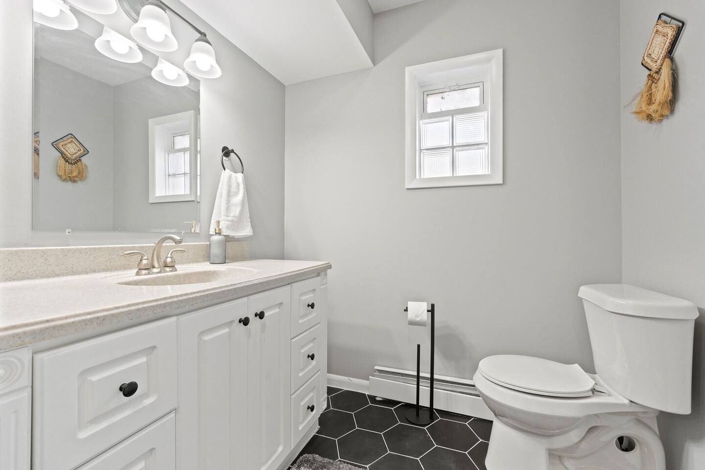 Spacious Bathroom 