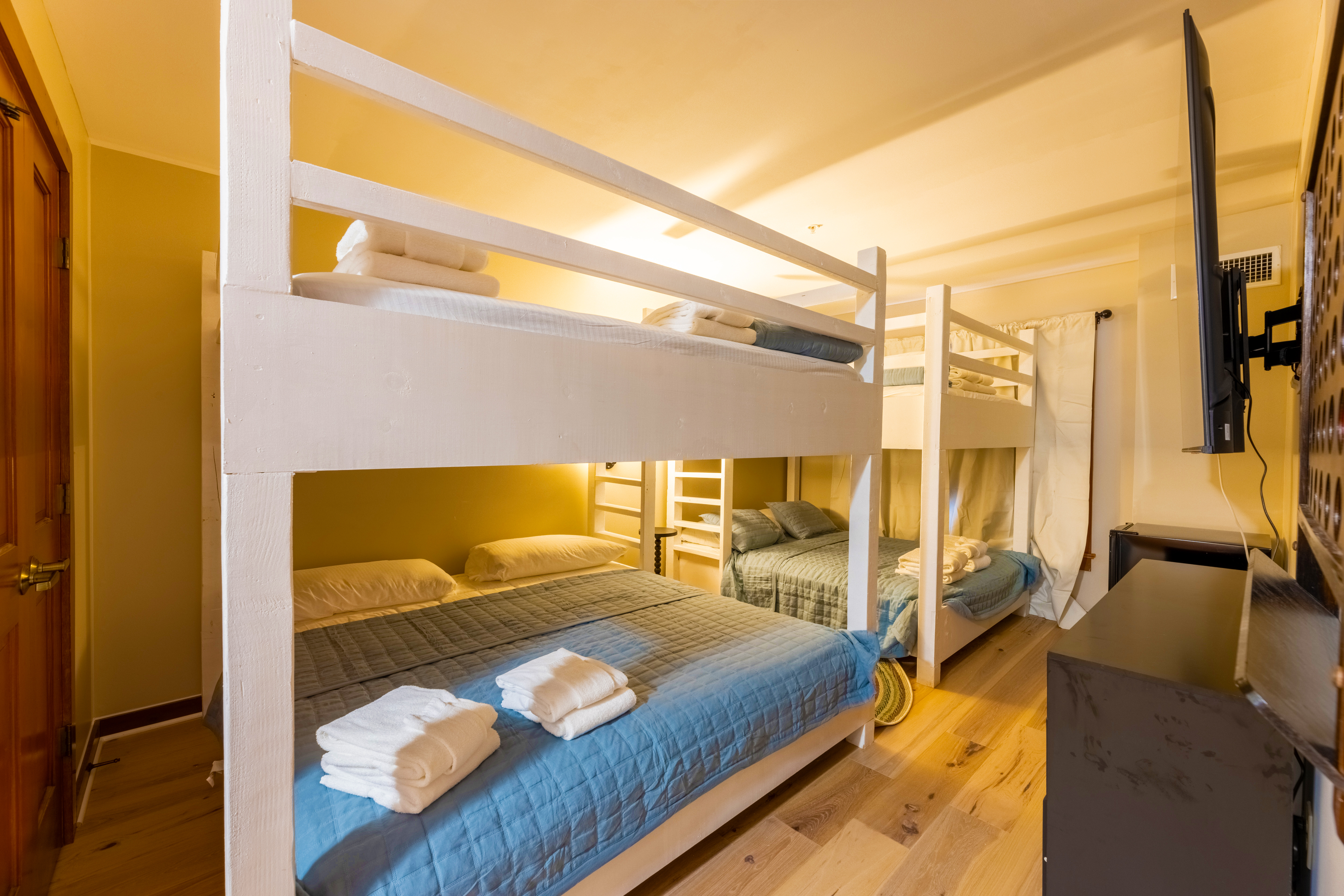 Allegheny Springs · Units 326-330 — Bunk Room (2)