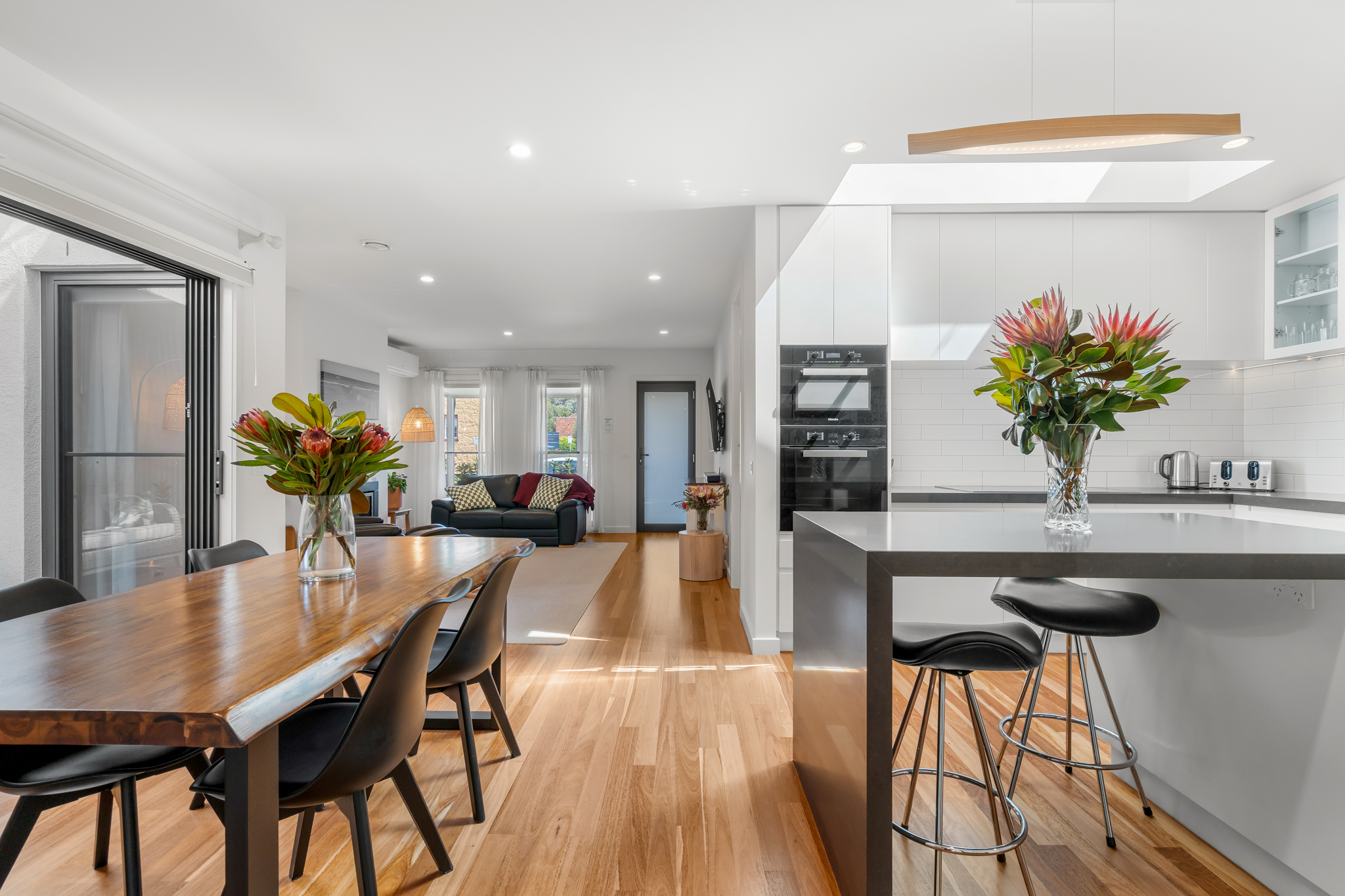 Open plan living & dining areas