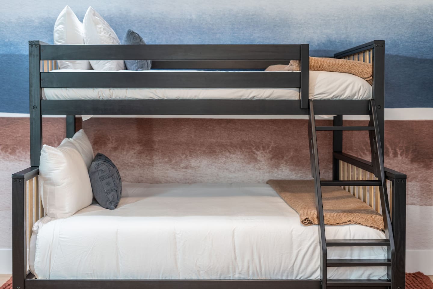 Modern bunk bed + a trundle bed with fresh linens, ideal for kids, teens, or friends.