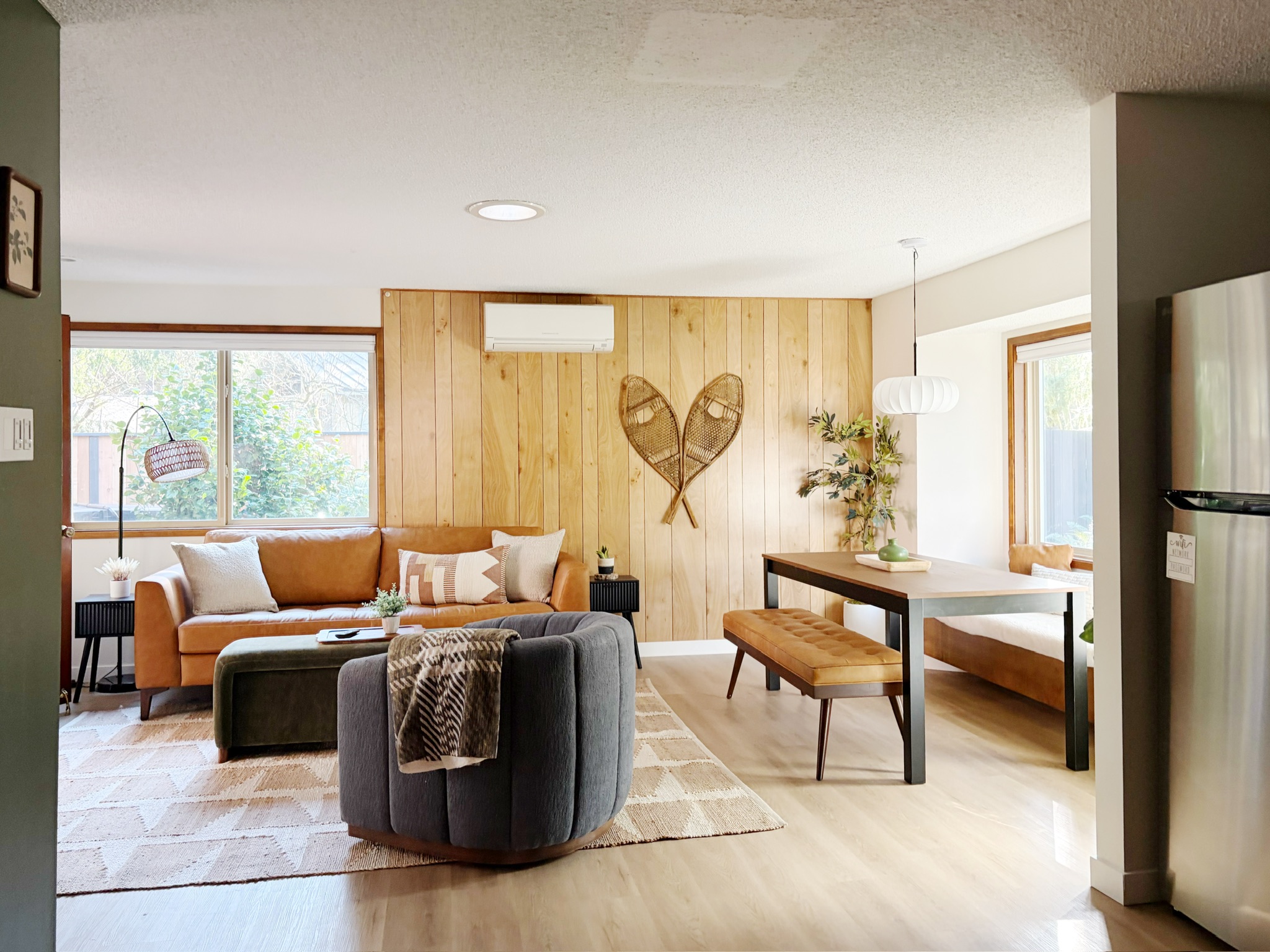 Living room/dining area