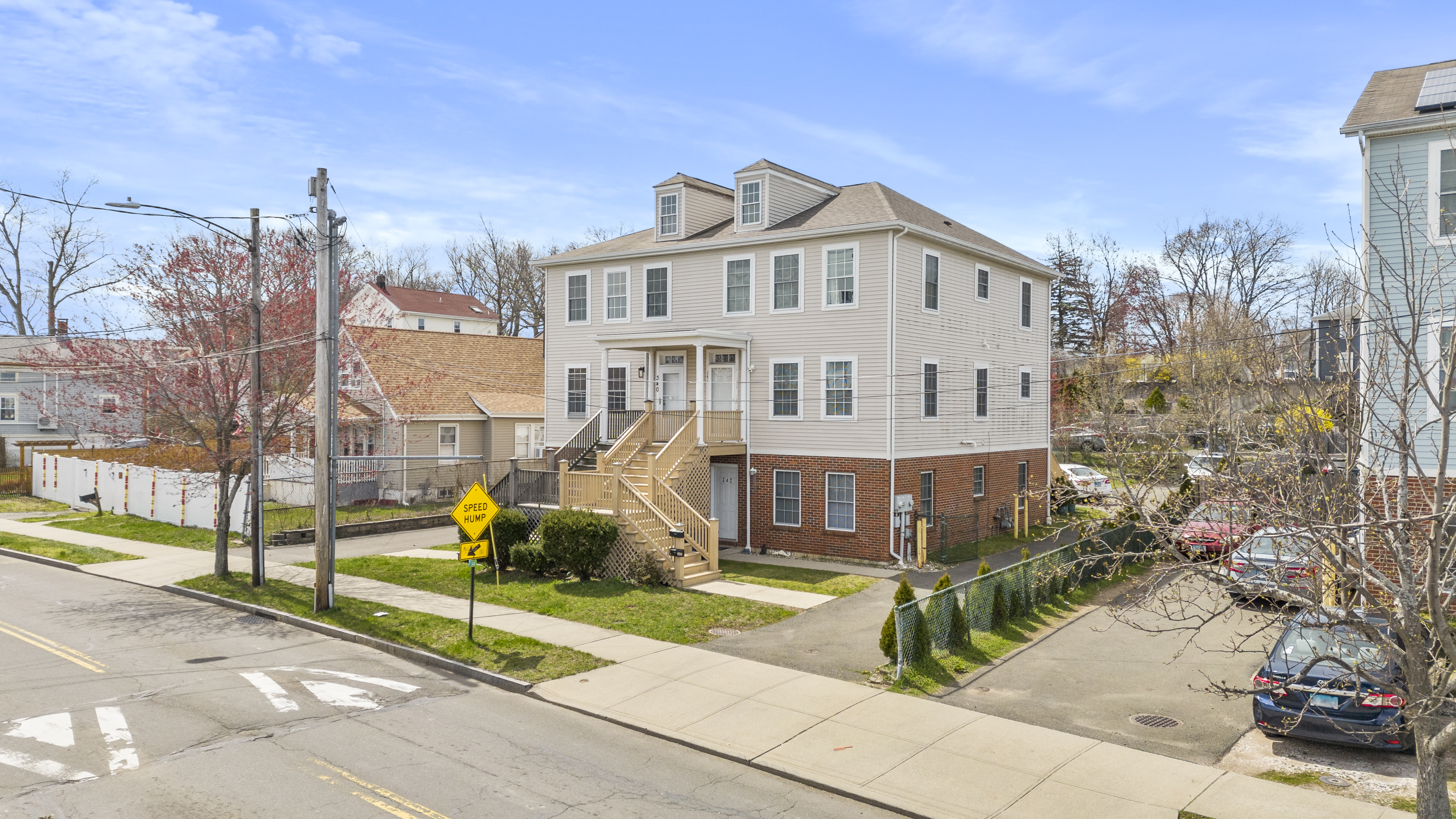 Gorgeous Waterfront 2 Bedroom 1 Bath Modern Home. — New Haven, CT — vacation rental