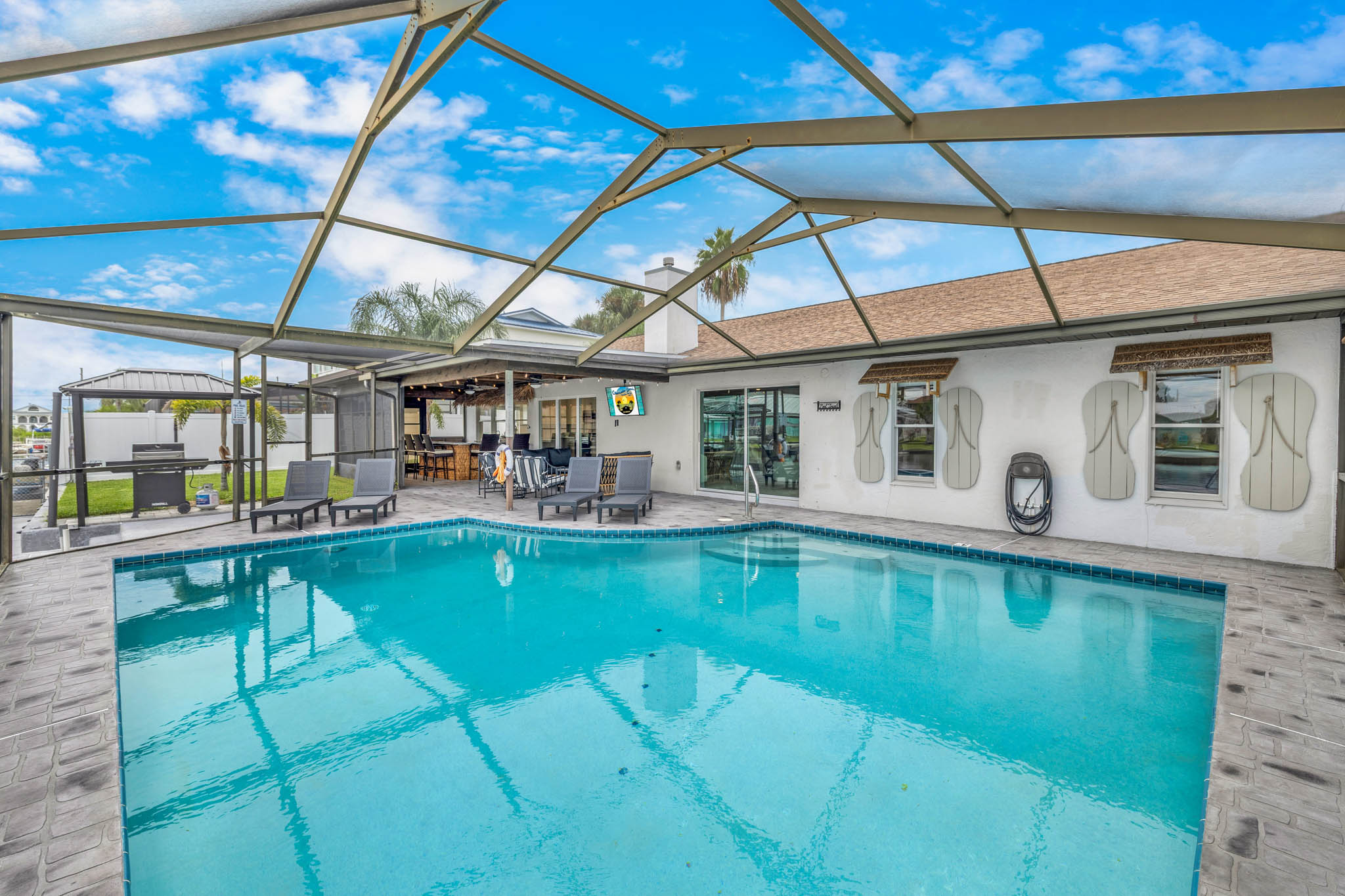Kayaks/Waterfront/Sunsets/Pool