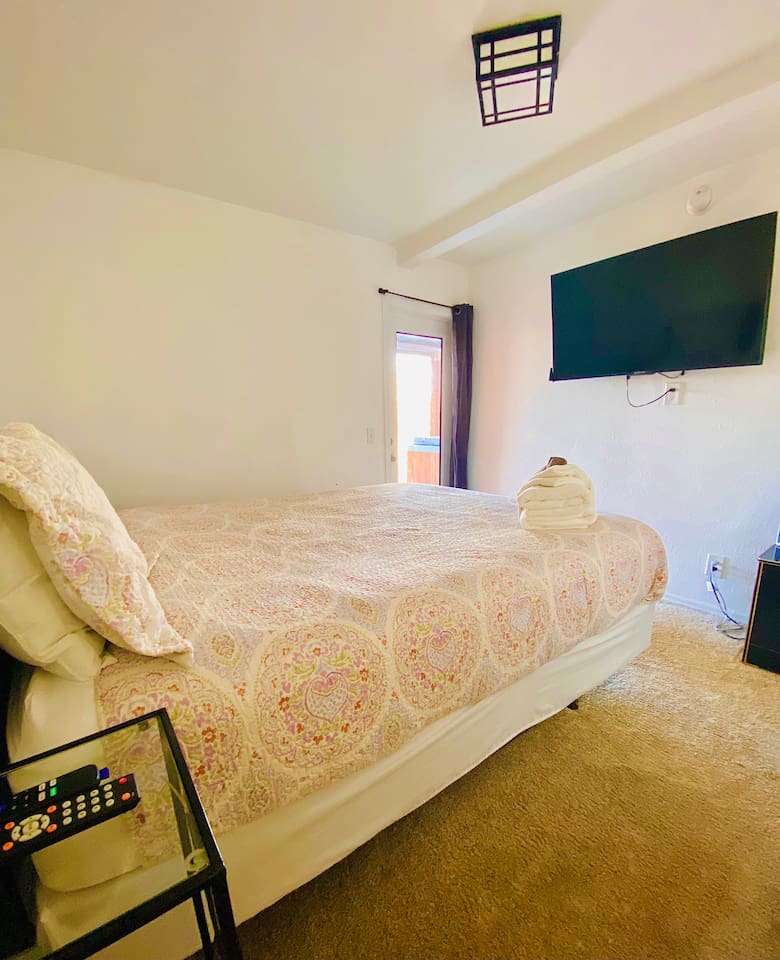 Bedroom 9, patio access 