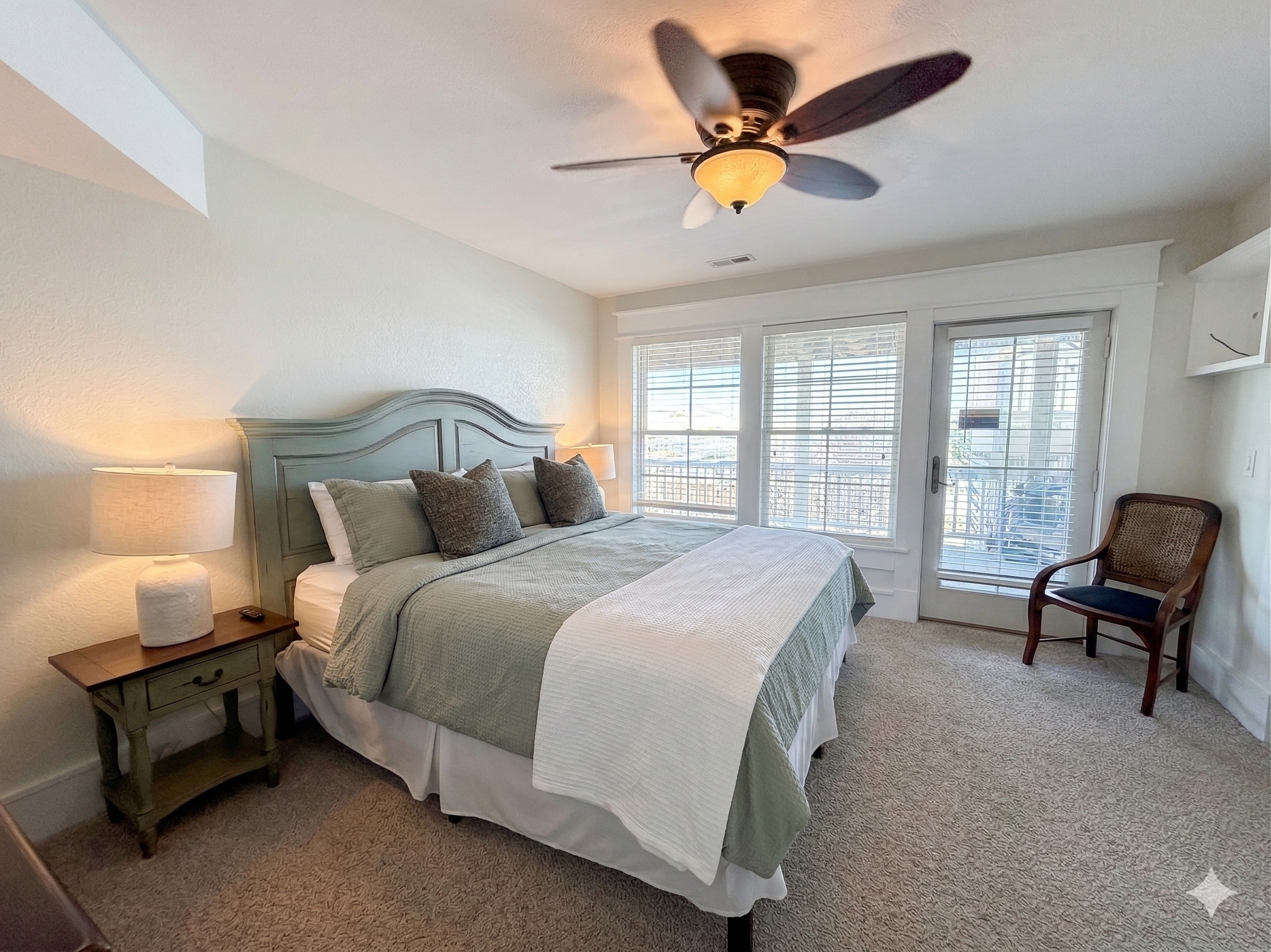 The Mark Twain — Coastal Bedroom