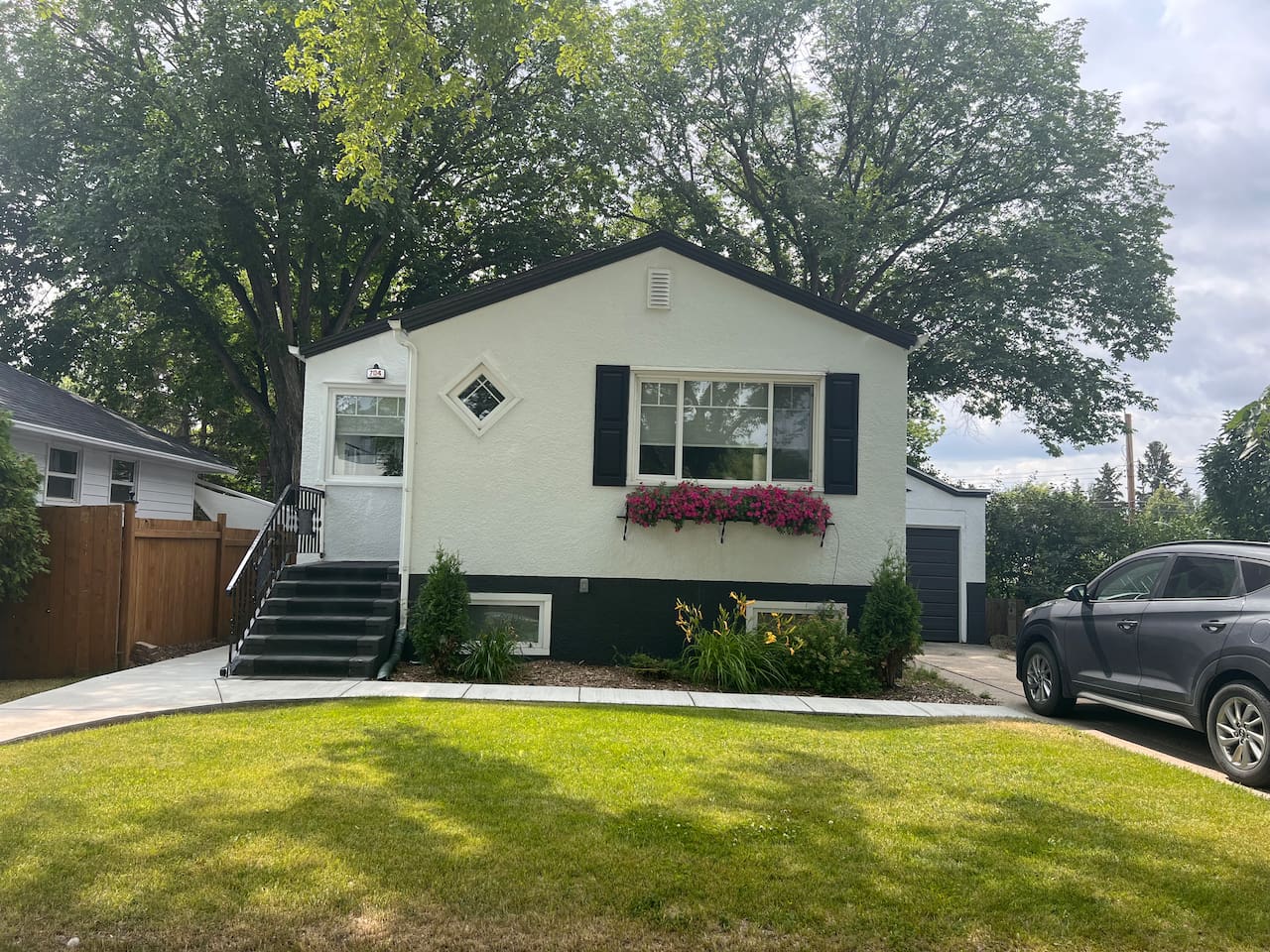 Single Tandem Driveway with Parking for 1 Vehicle