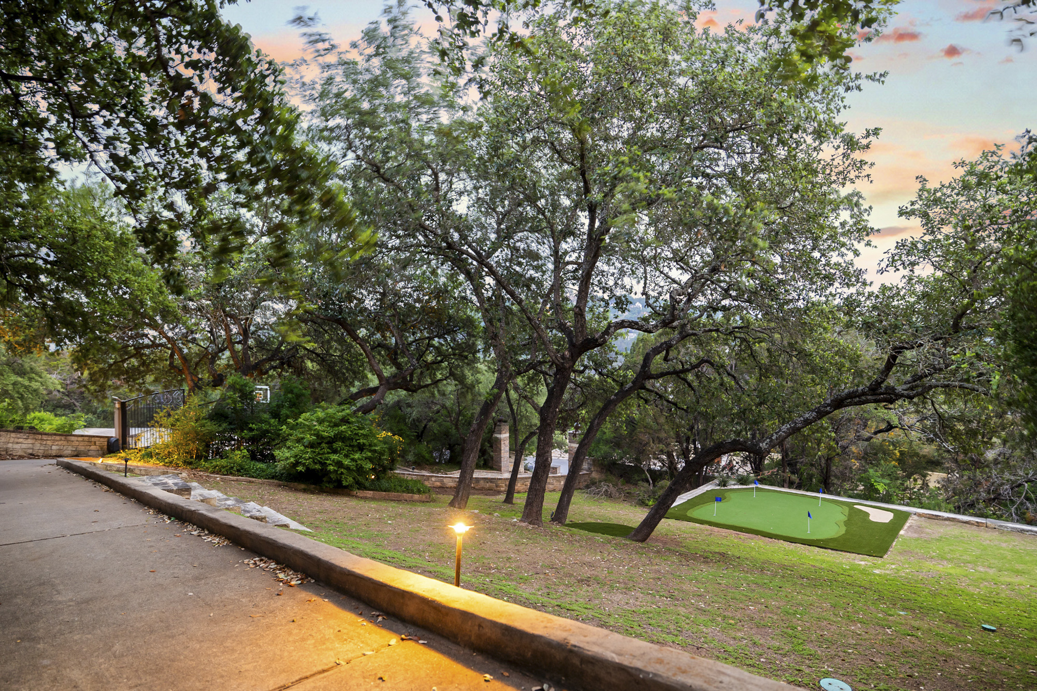 Private putting green