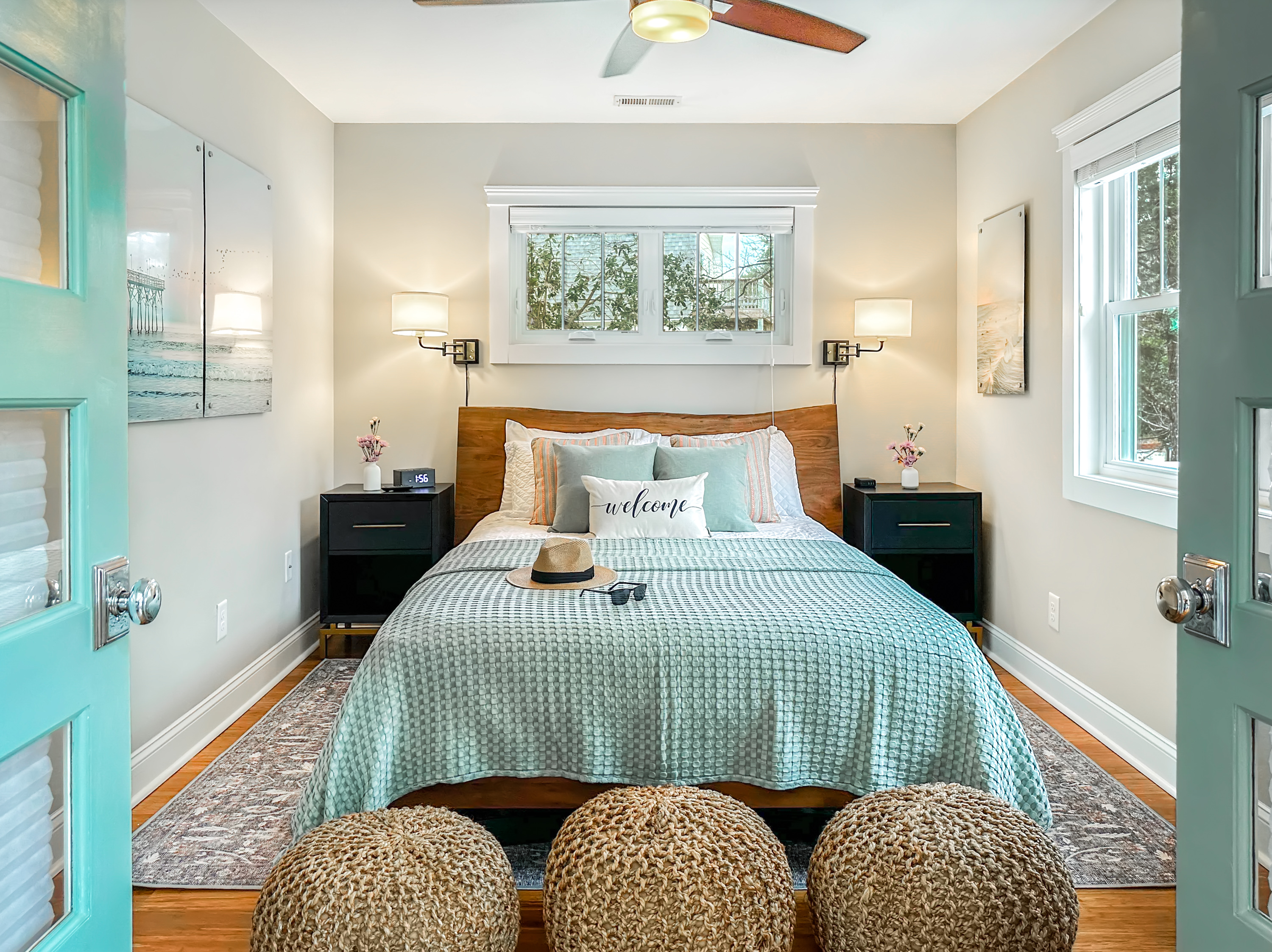 It's the quintessential Queen bedroom!