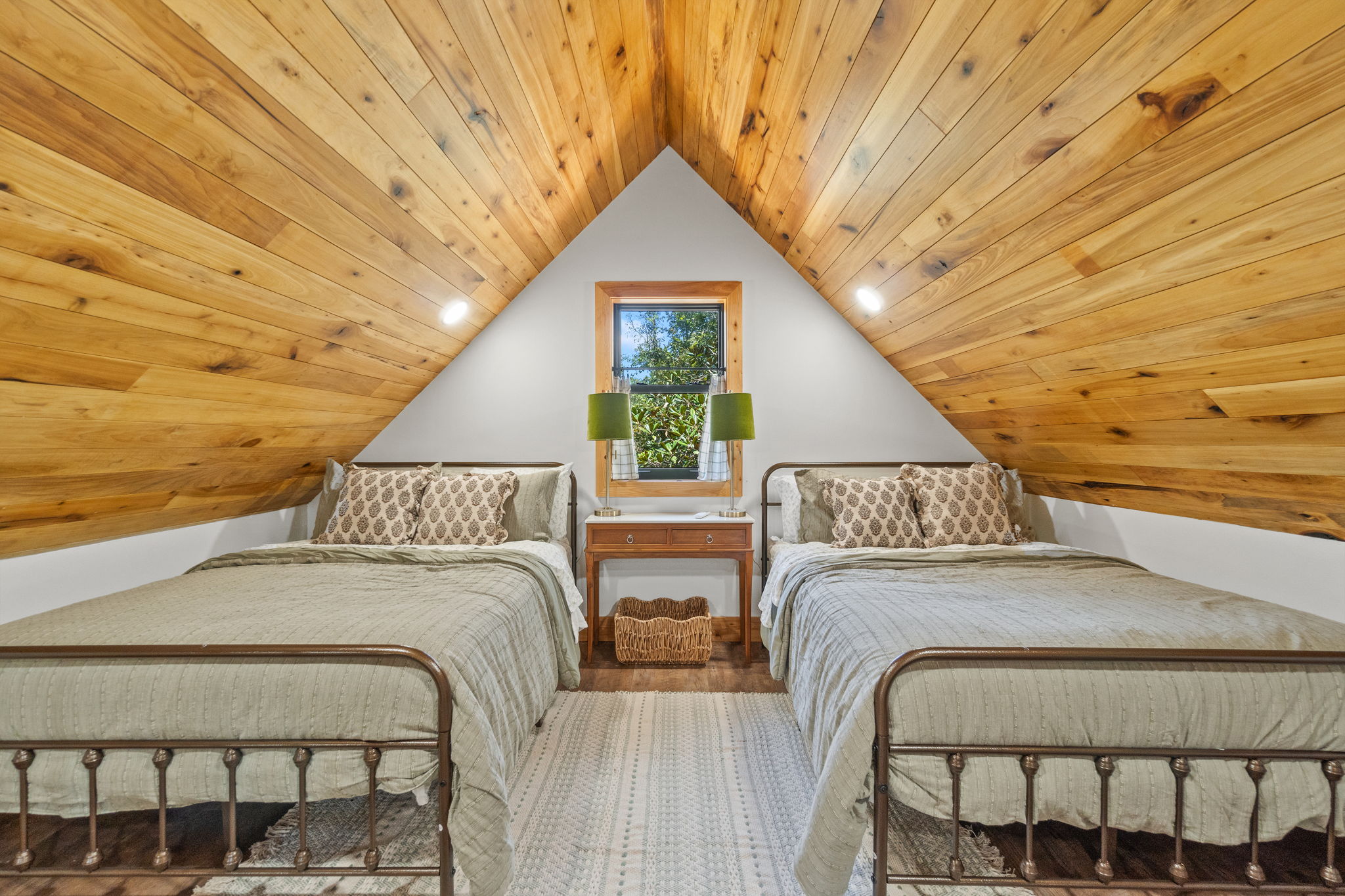 2 Full Beds located in loft