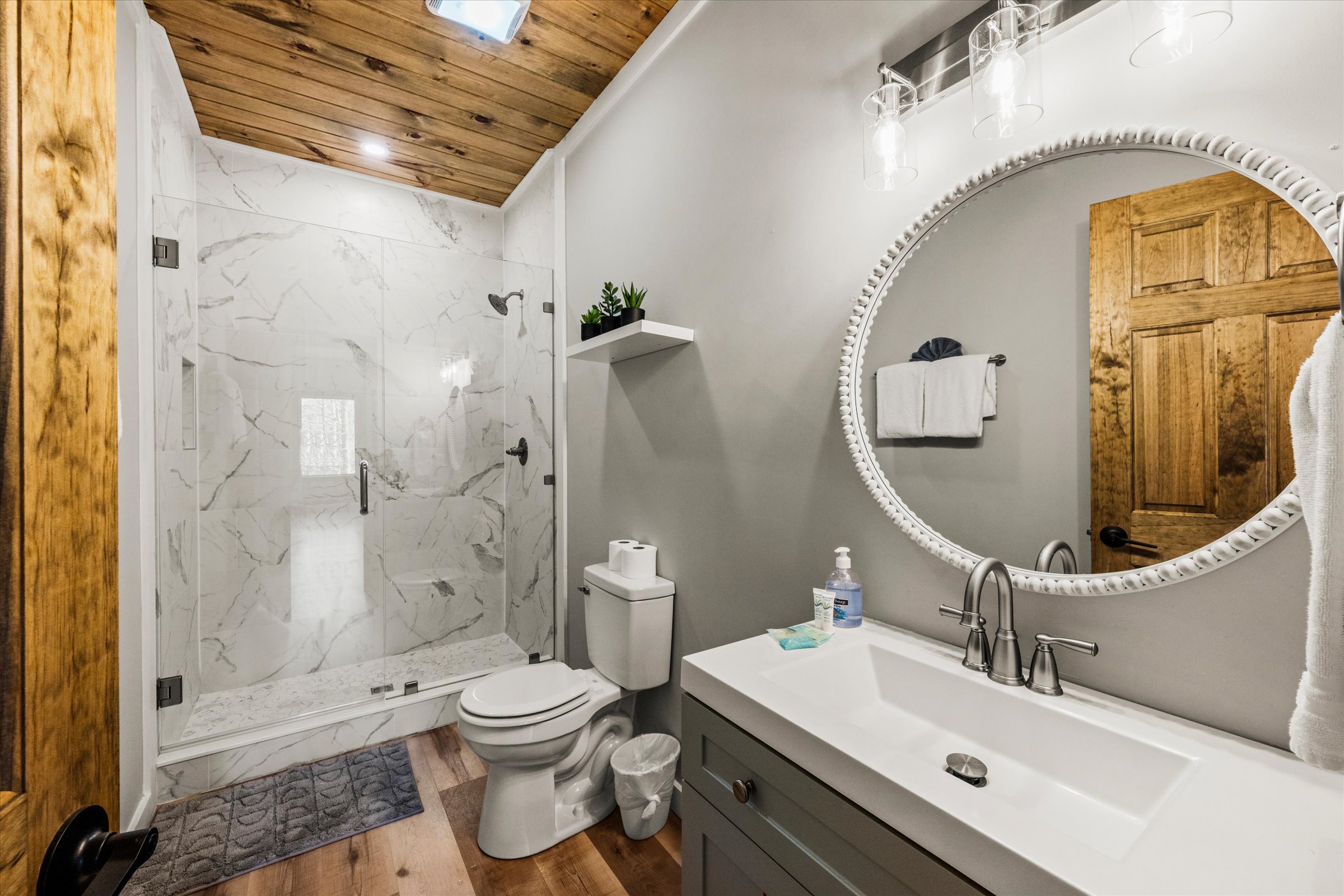 Enjoy the convenience of a fully equipped bathroom.