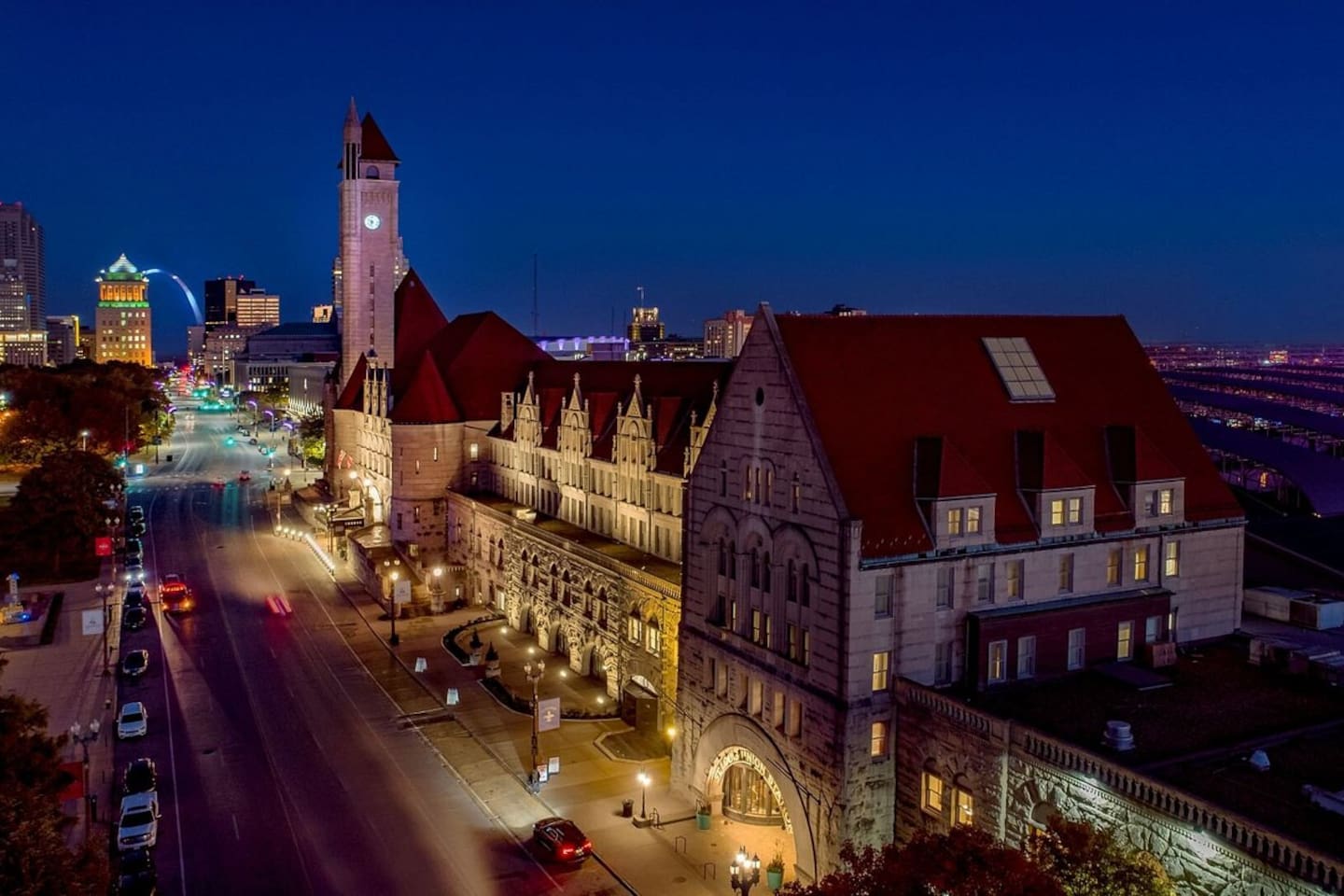 Visit St. Louis Union Station.  15 min drive from our home and also has an amazing aquarium!