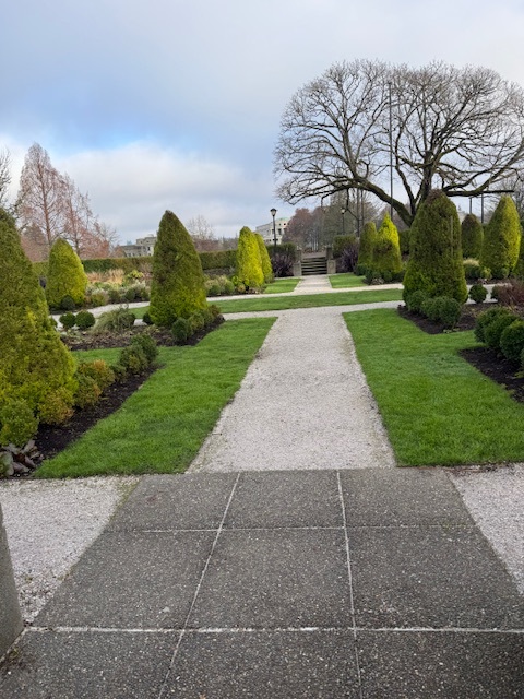 Side walk through park on way to Capitol from Chestnut house