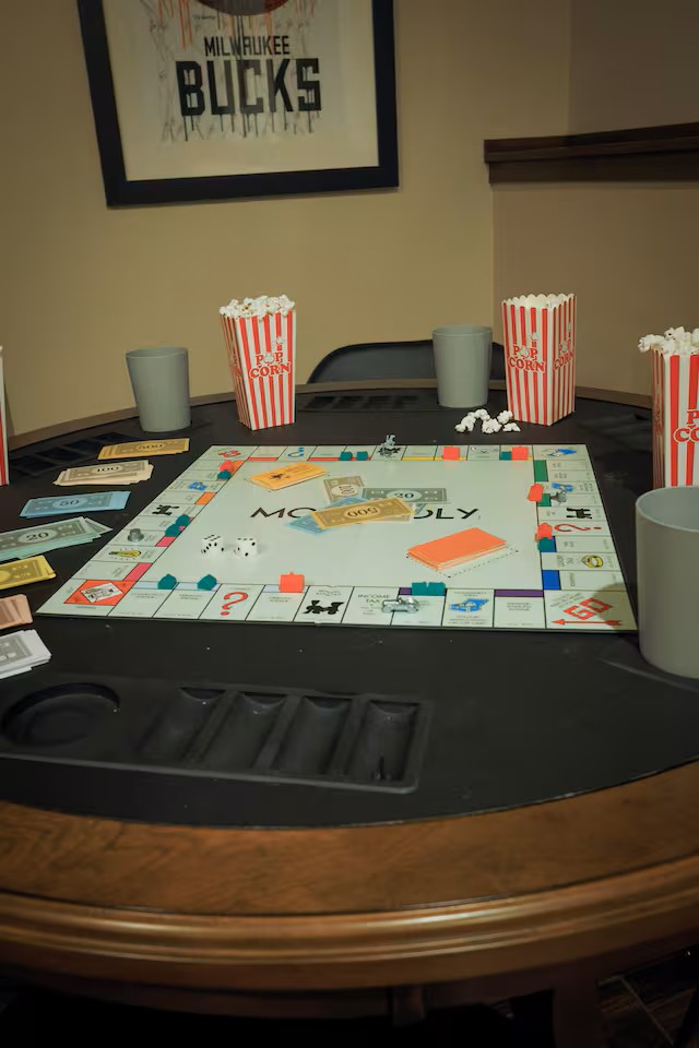 Lower level gaming table