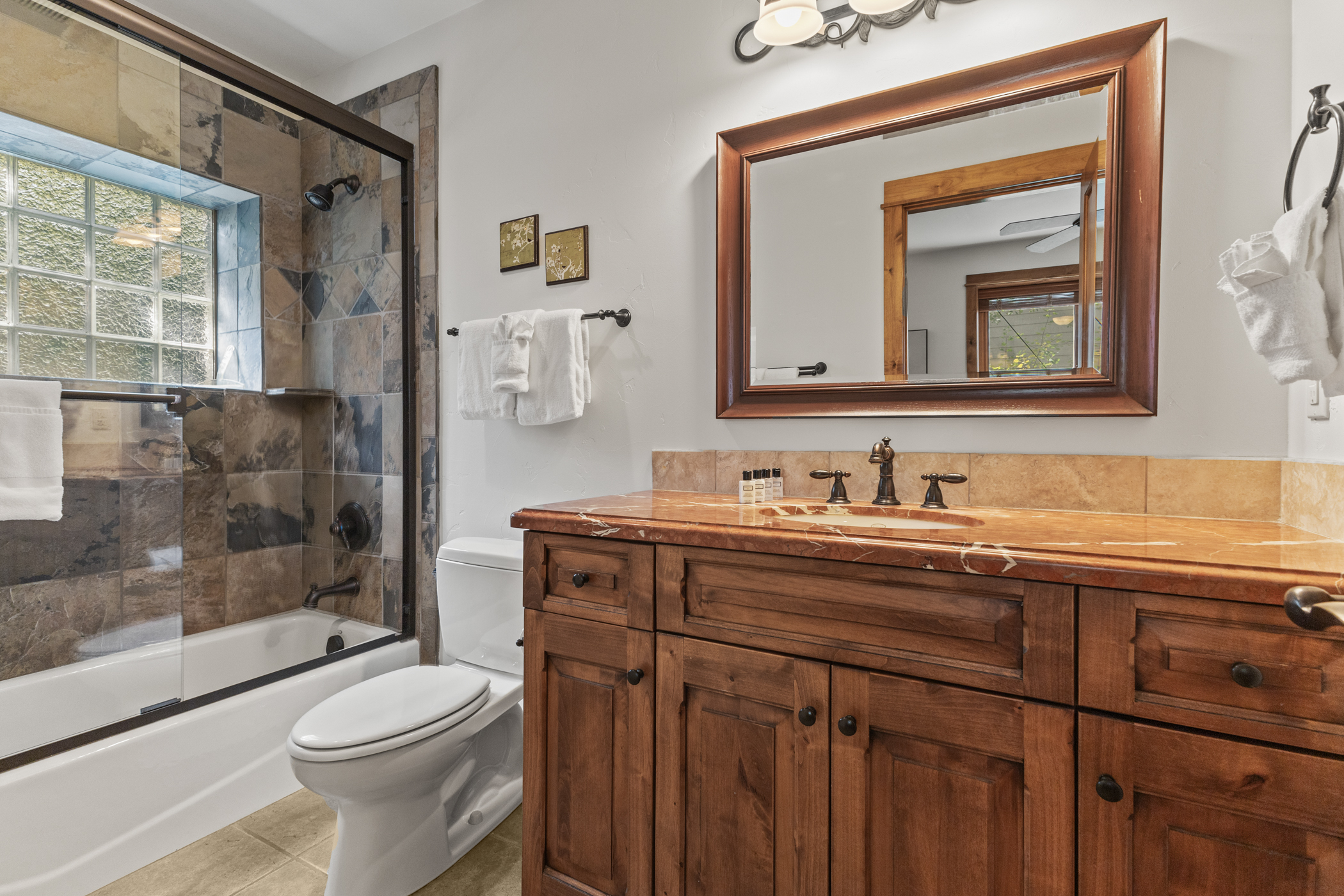 1st Level - Ensuite Bathroom 3