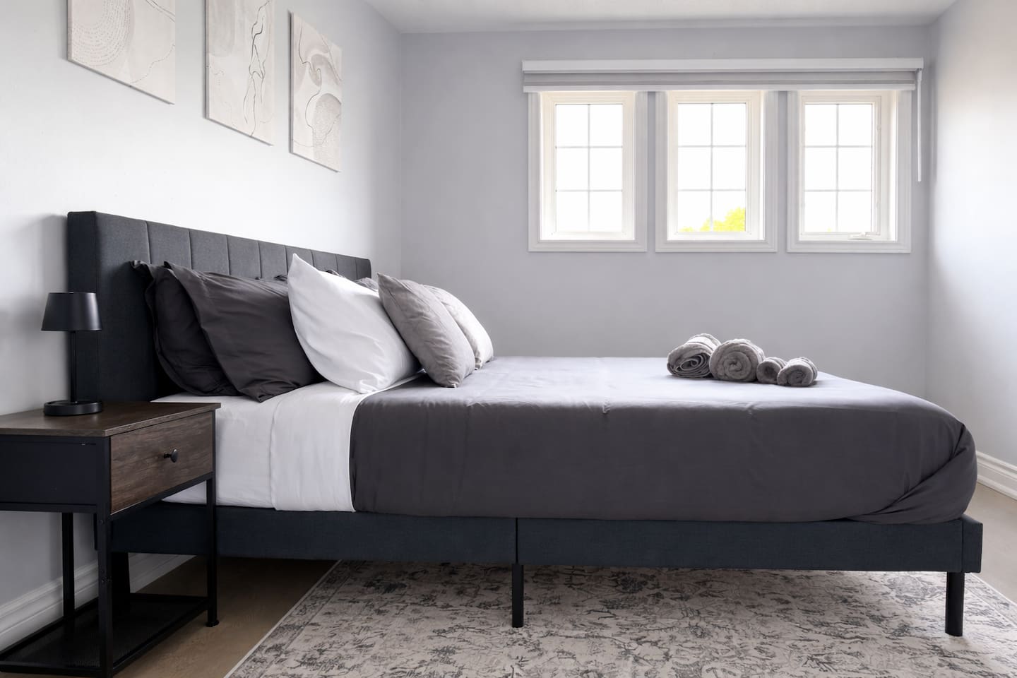 Queen Room - Queen bed with closet