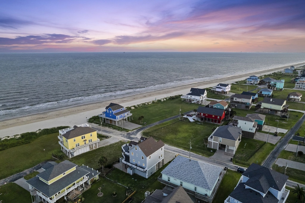 859163cb5c6a4446a52742281ca86514 | Beachhouse | Texas | TX | Vacation Homes | Galveston | Crystal Beach | Kokomo | Breezy Days | Beachfront Elegance | Sunrise Serenity | Southern Sands Property Management, LLC