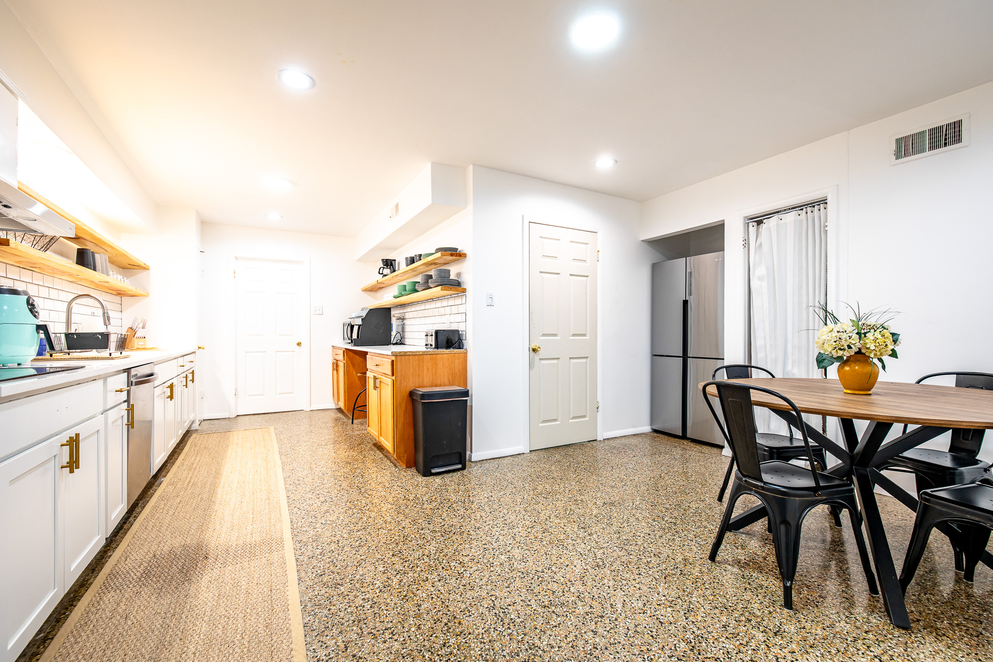 Eat-in Kitchen