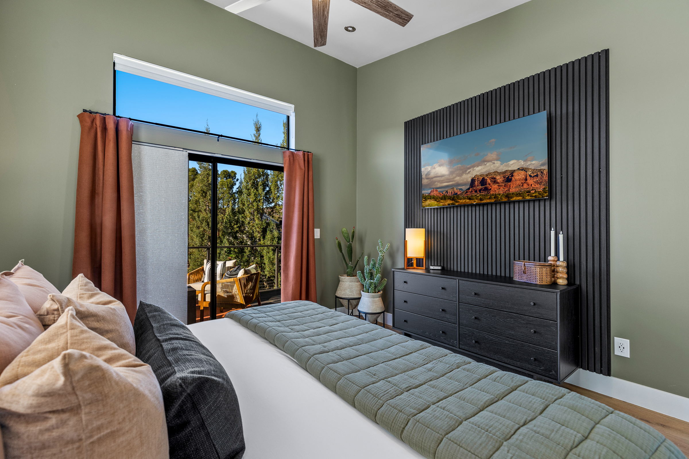 Large windows and deck access bring Sedona’s outdoor setting into the primary bedroom for a calm, connected retreat experience.