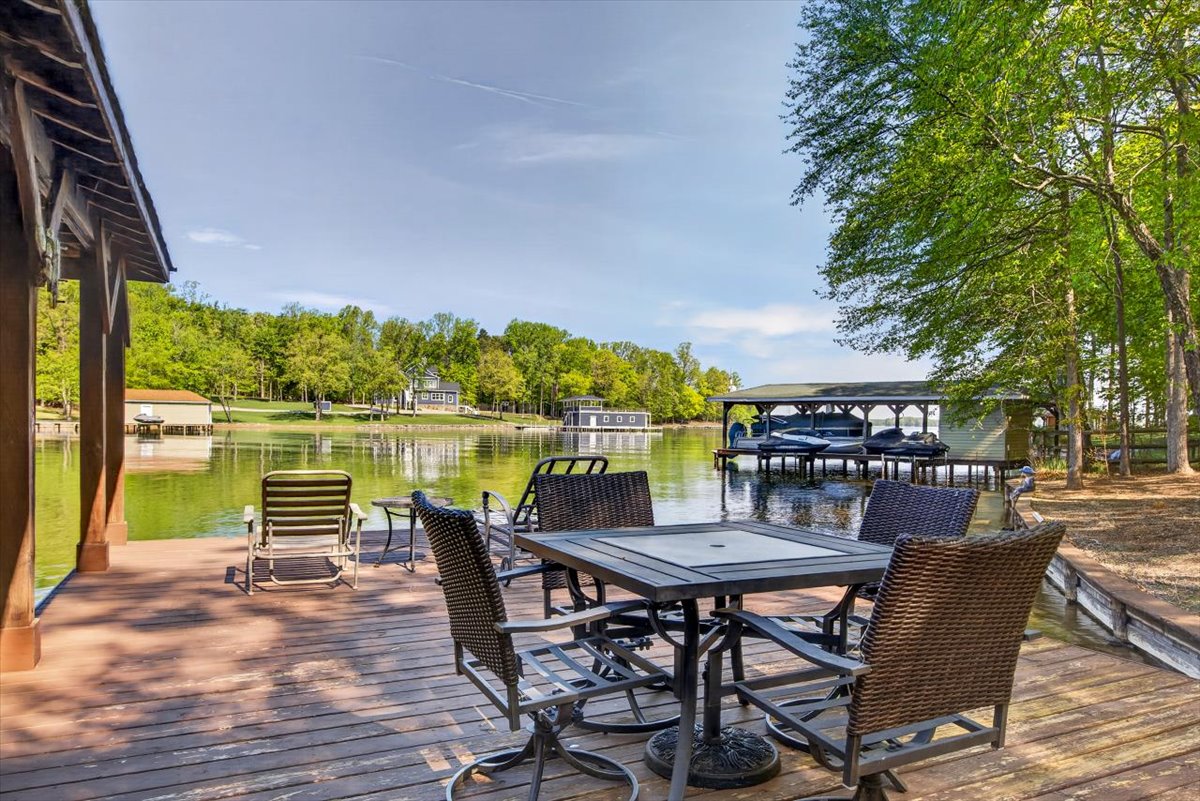 Private dock, endless lake days.