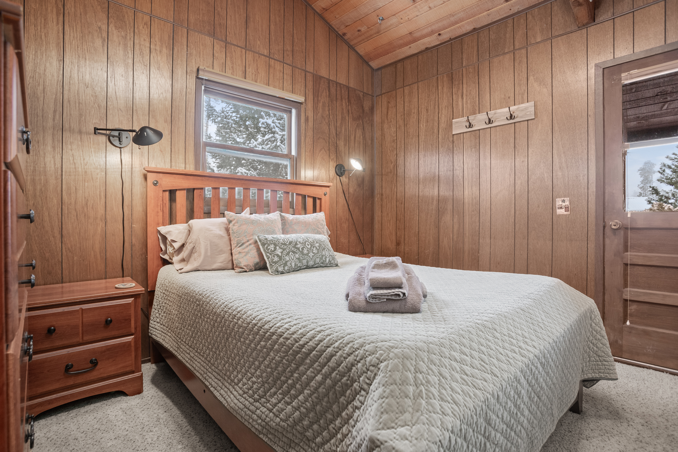 Bedroom 3 - Queen Bed