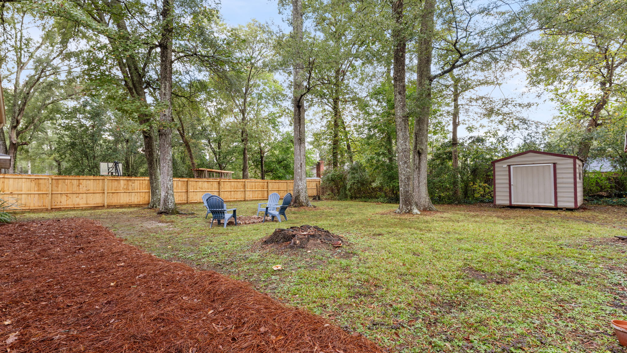 The Cottage on Elliott - Spacious Backyard