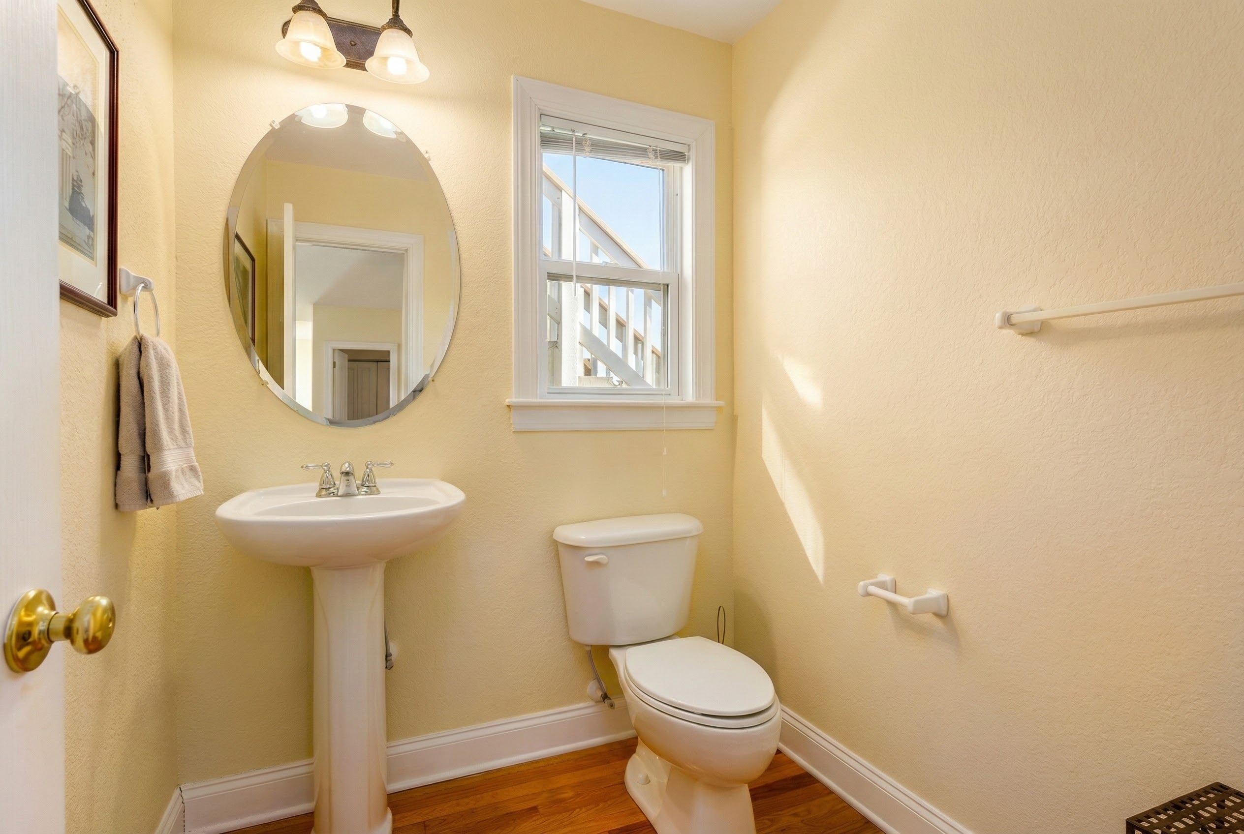 Soundside Pearl — En-Suite Bath (2)