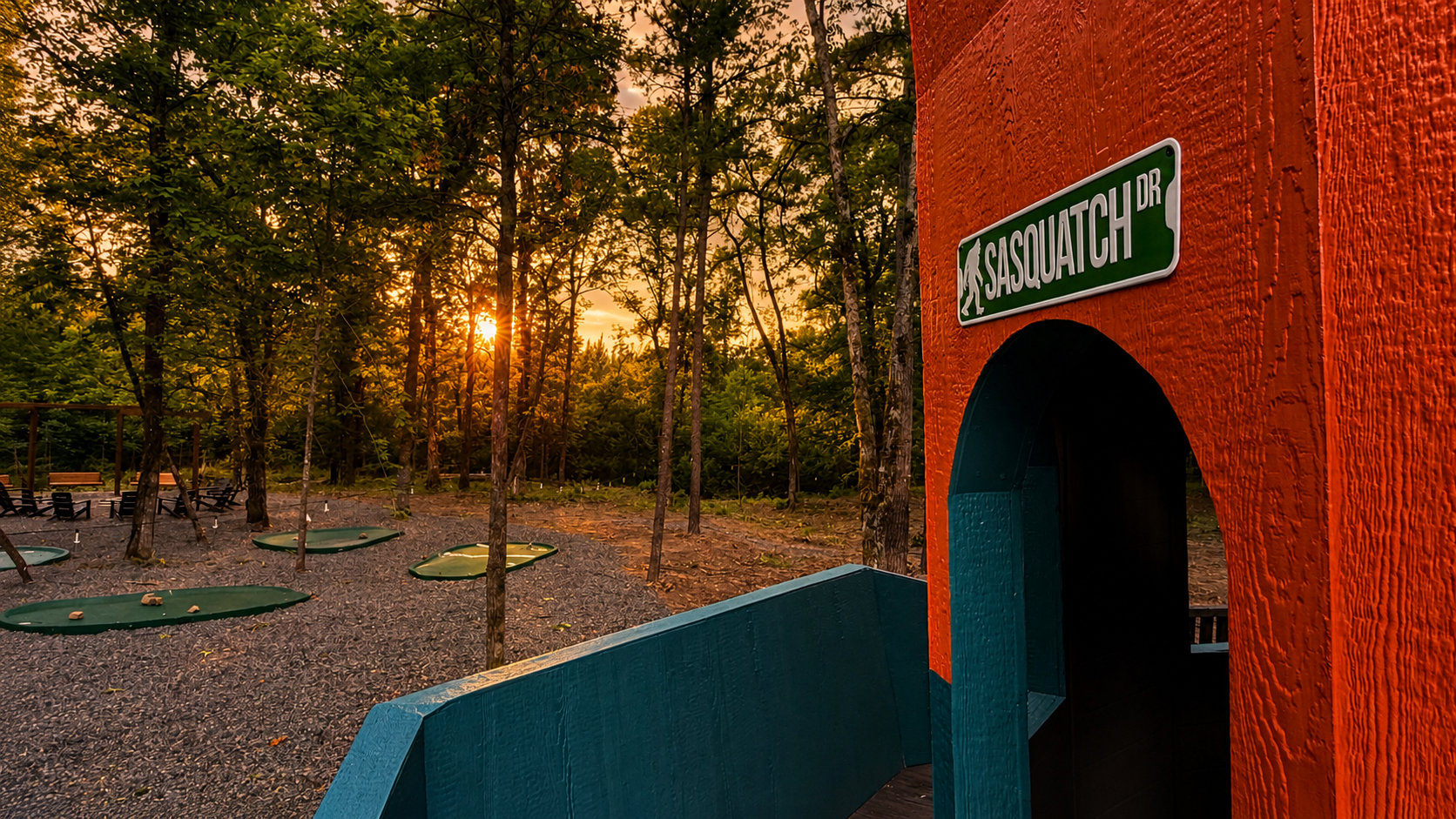 Outdoor Haven: Experience sunsets and nature in this unique yard with playful touches!