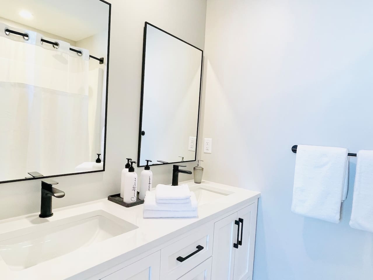 Master bedroom ensuite-with soaker bathtub and Jack and Jill sinks Fresh towels, hand towels and face cloths. Stocked with hand soap, shampoo conditioner and body wash.