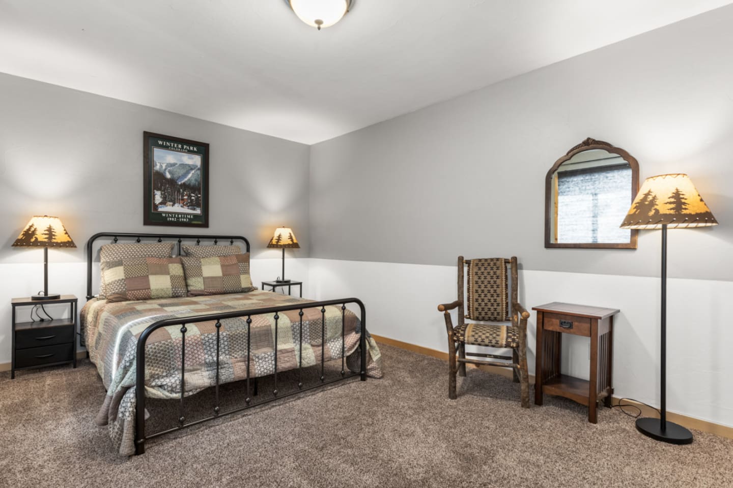 Upstairs Bedroom #2 – Queen bed 
