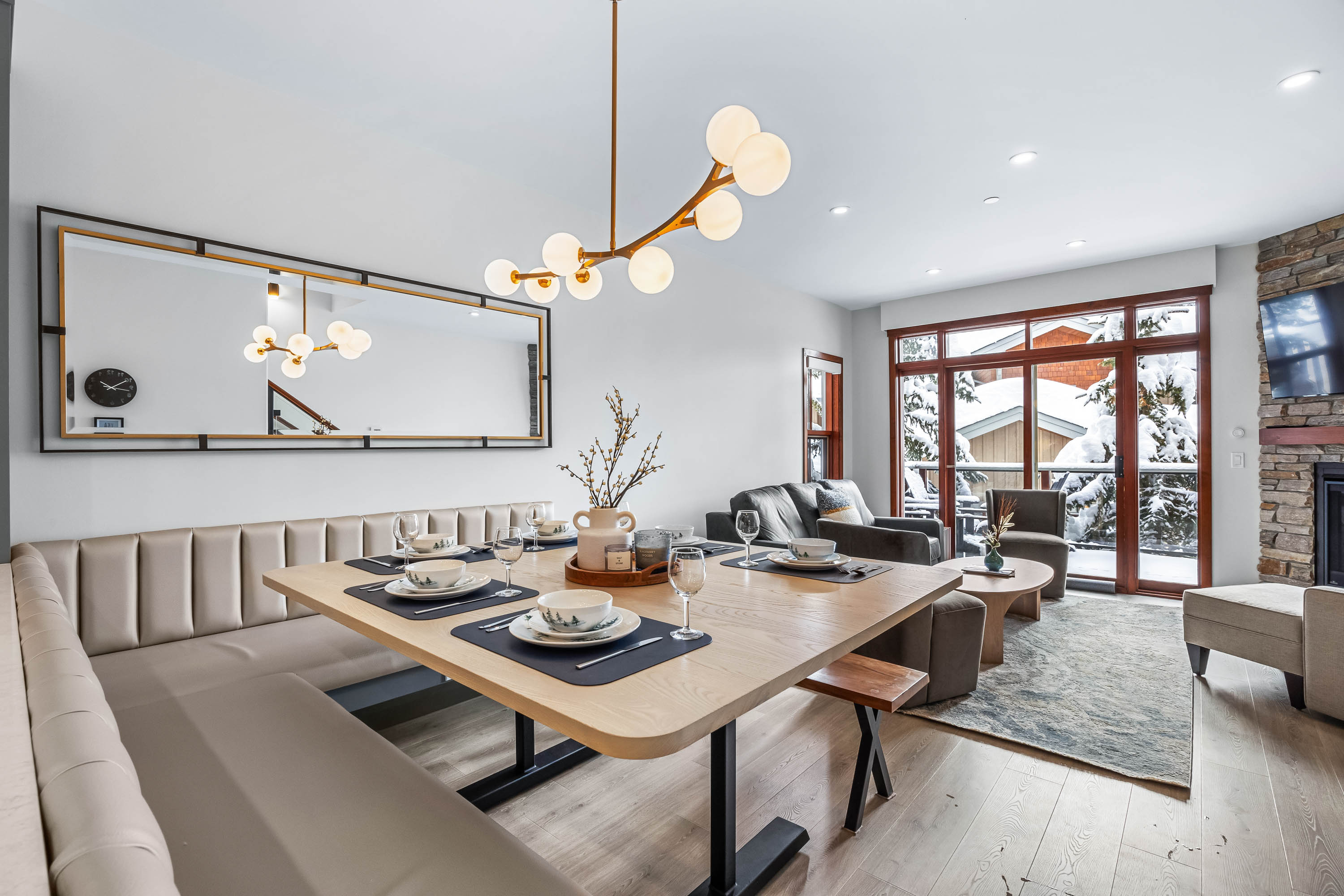 Luxurious Home In The Village Core - Hot Tub! 2