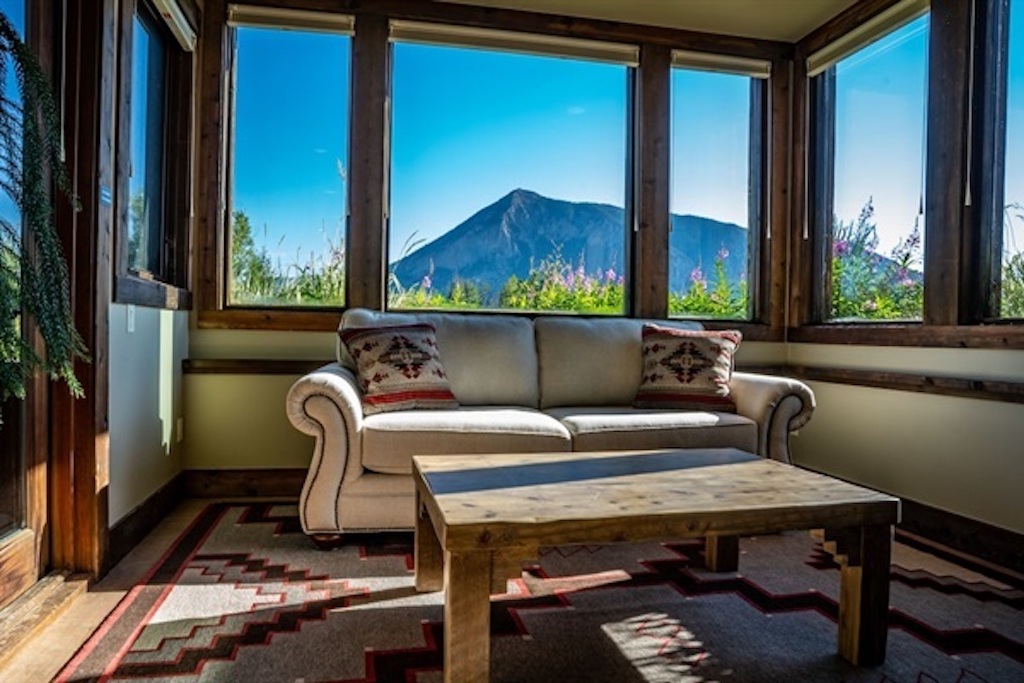 Seating Area in Junior Master