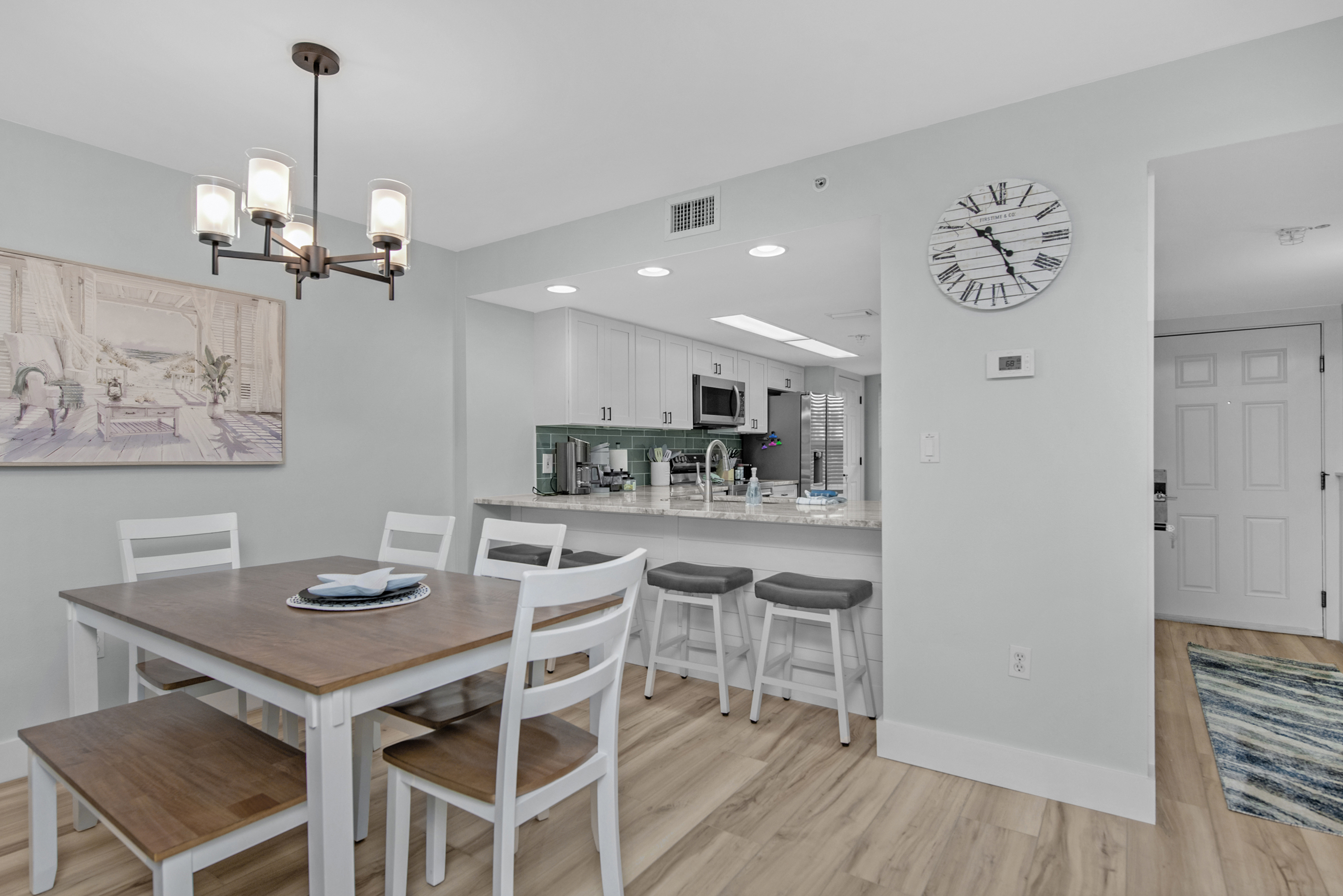 Ample seating for all diners at the table or at the breakfast bar