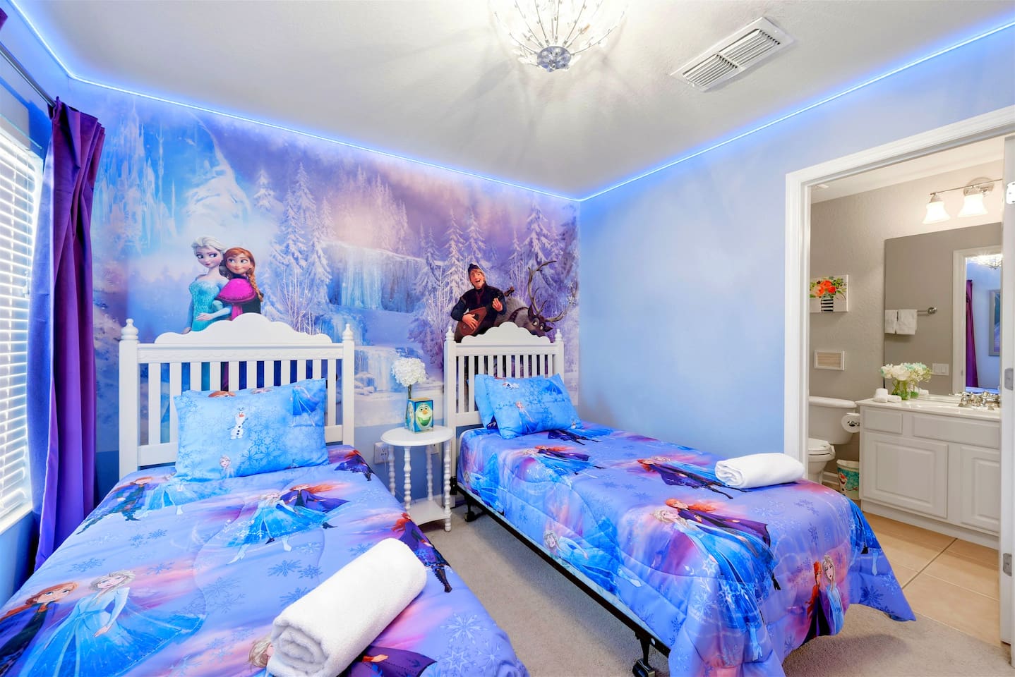 Themed Room: Adventure awaits in this enchanting Frozen-inspired kids' room with magical decor!