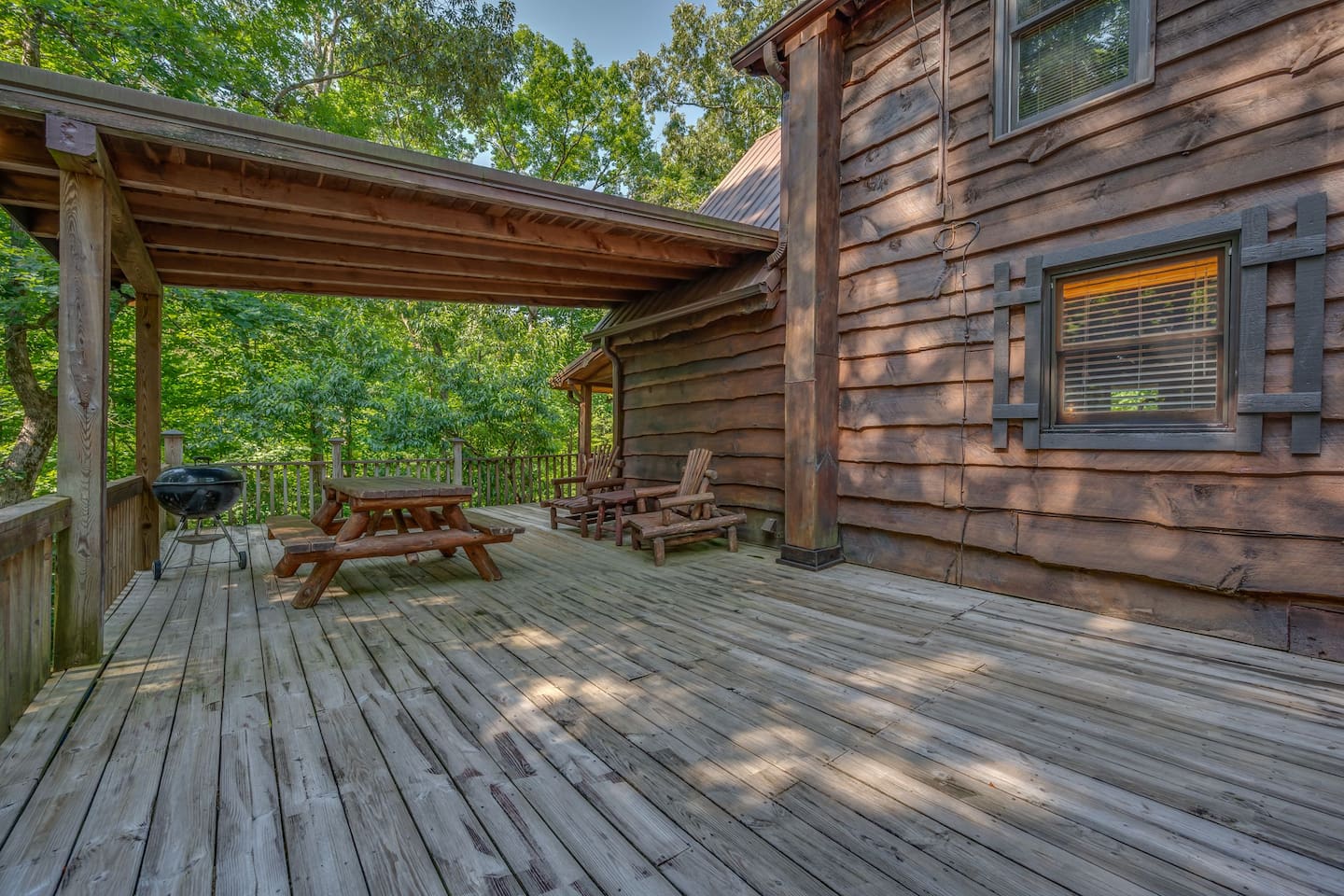 Huge wrap around, fully enclosed decks- great for little ones and dogs.