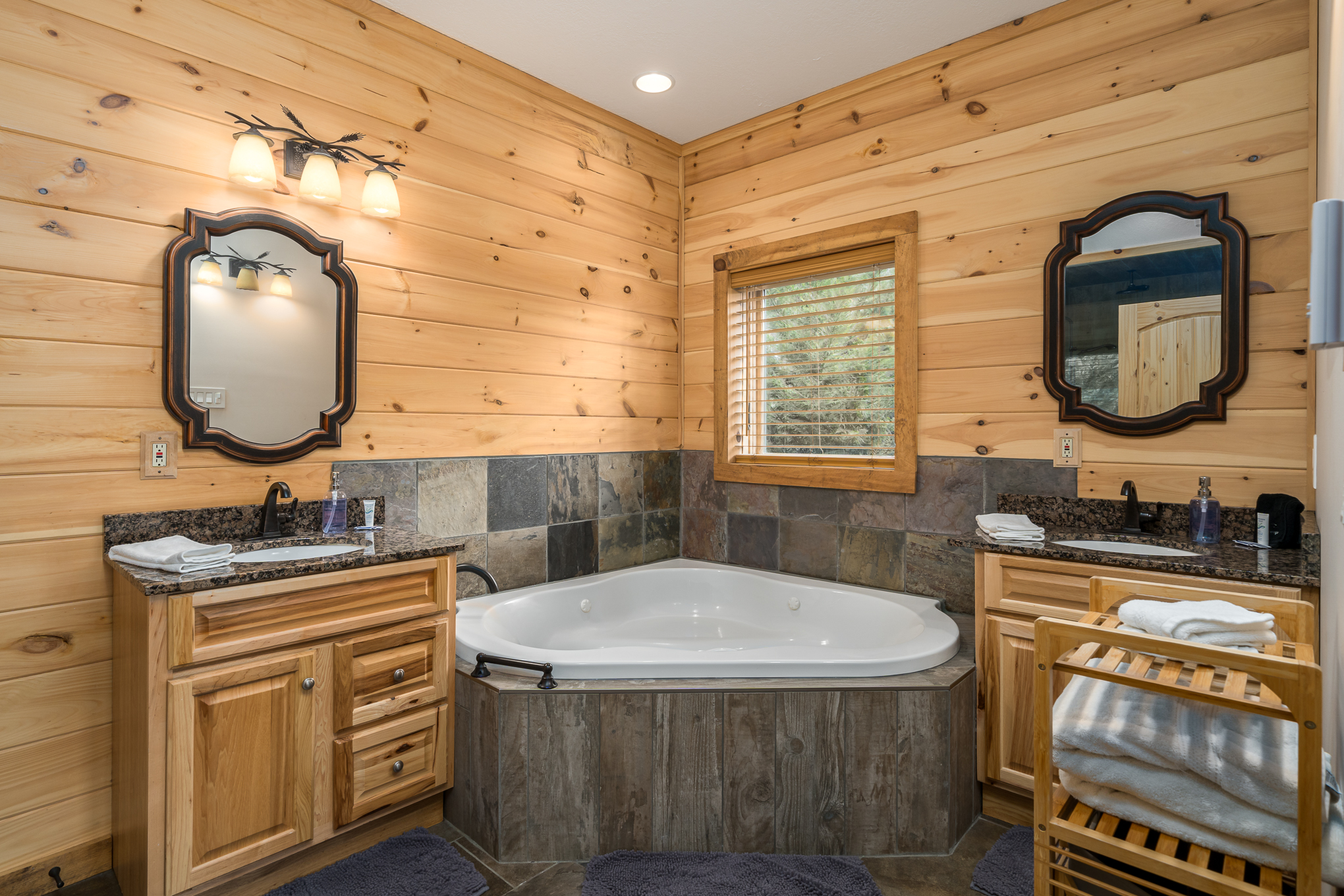 En suite master bathroom