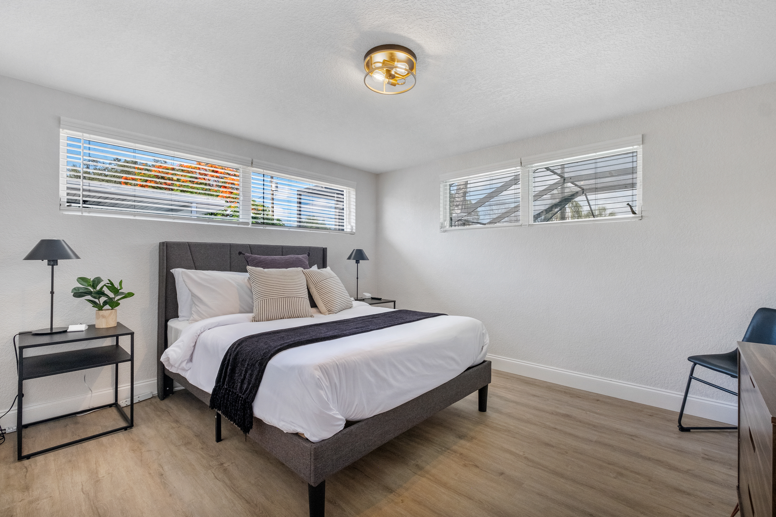 Bedroom 2 | Queen Bed