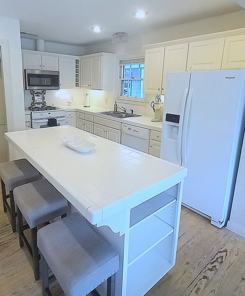 Kitchen features all major appliances  - refrigerator/freezer with filtered water, dishwasher, disposal, microwave.  Also provided - keurig coffee maker, drip pot, electric tea kettle, blender, pancake griddle, toaster.  Coffees and spices provided.