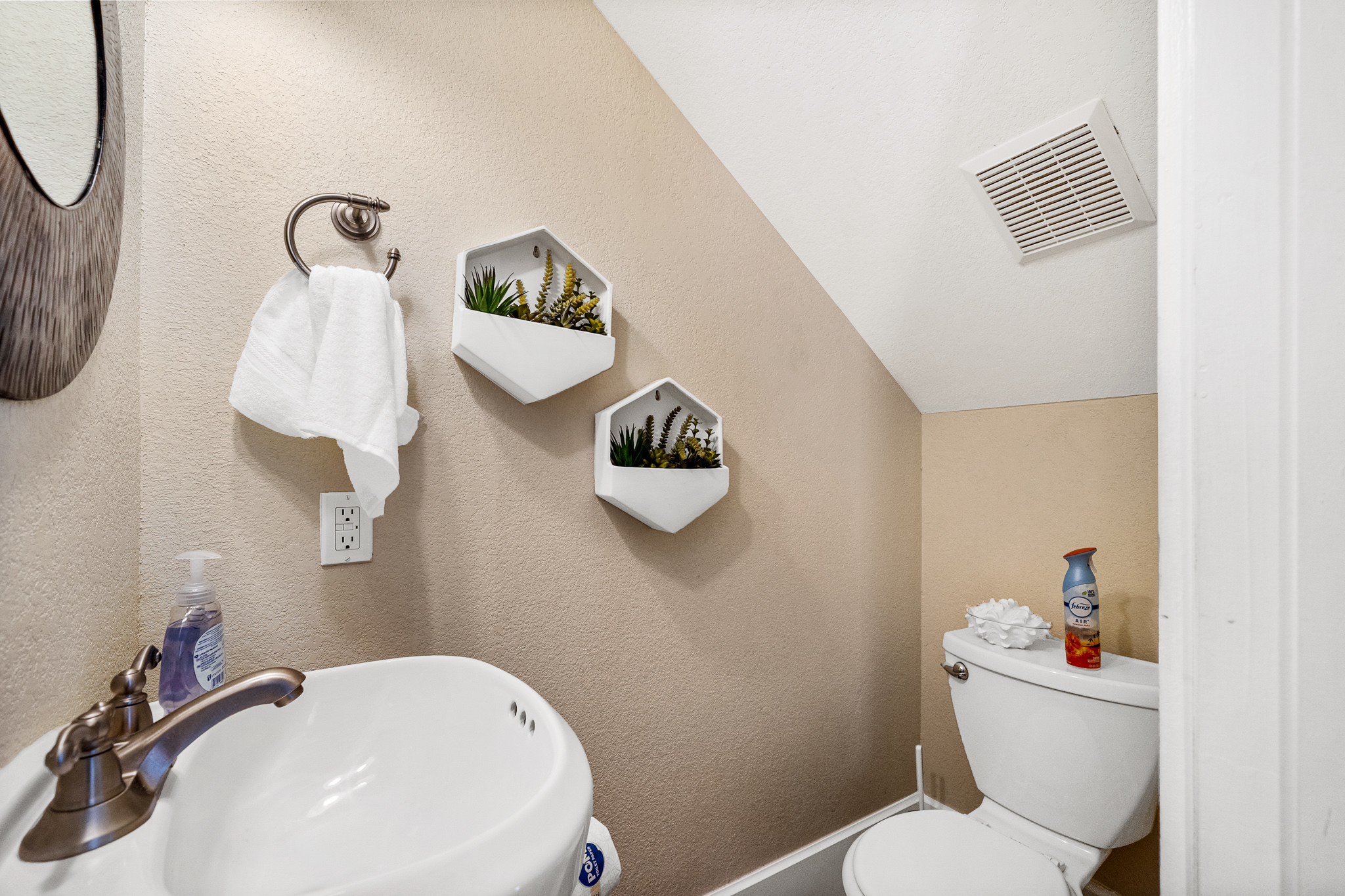 Downstairs half-bath