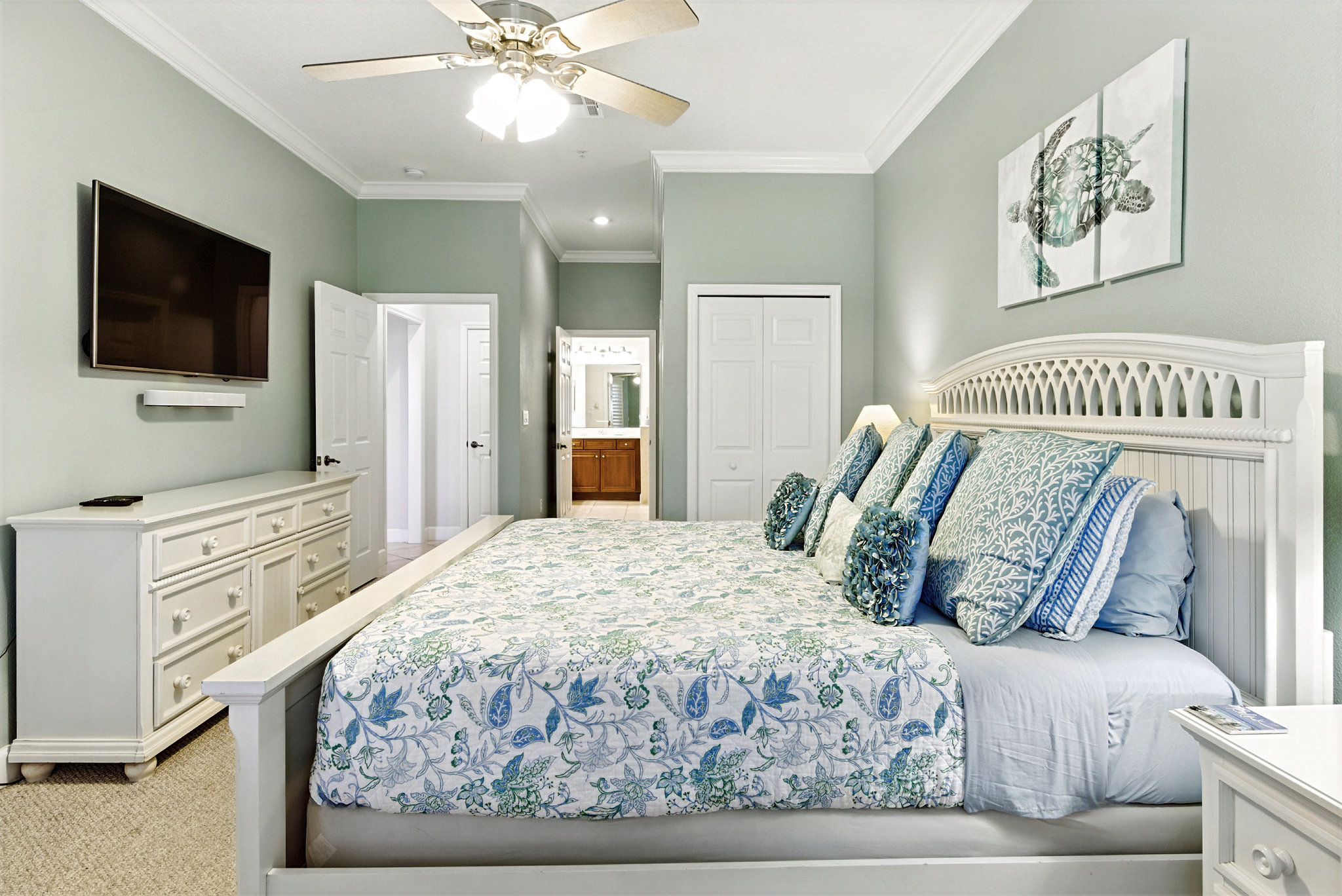 Your serene coastal king suite retreat 🐢🌿—spa-like comfort, crisp beach décor, and a big TV for winding down after a full day of sun, sand, and pool time. ☀️🏖️
