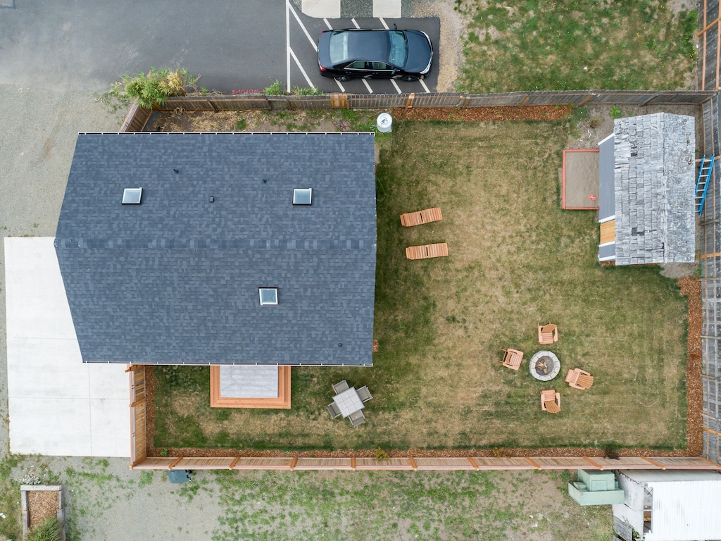 Slow M'ocean cottage has a large fenced backyard. 