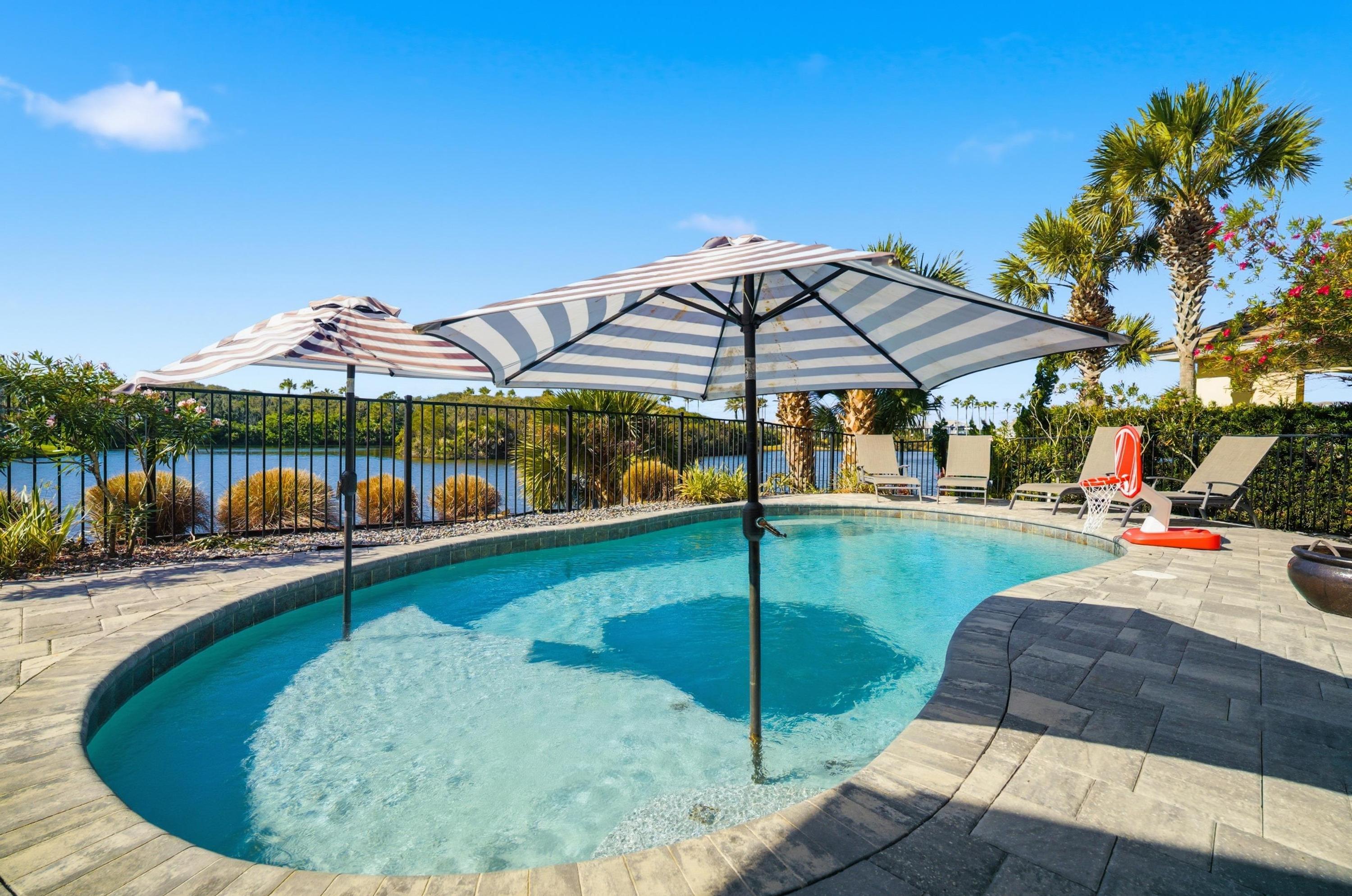 Poolside paradise with a view ☀️🌴
Soak up the Florida sunshine in your private pool overlooking the water—perfect for morning dips, lazy afternoons under the umbrellas, and unforgettable family fun.