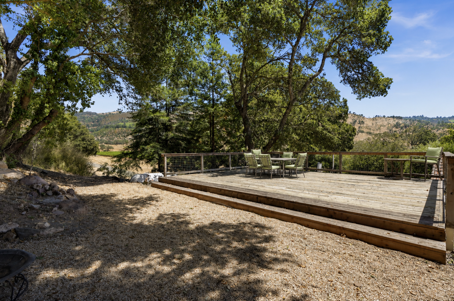 Spacious deck for outdoor dining and relaxing