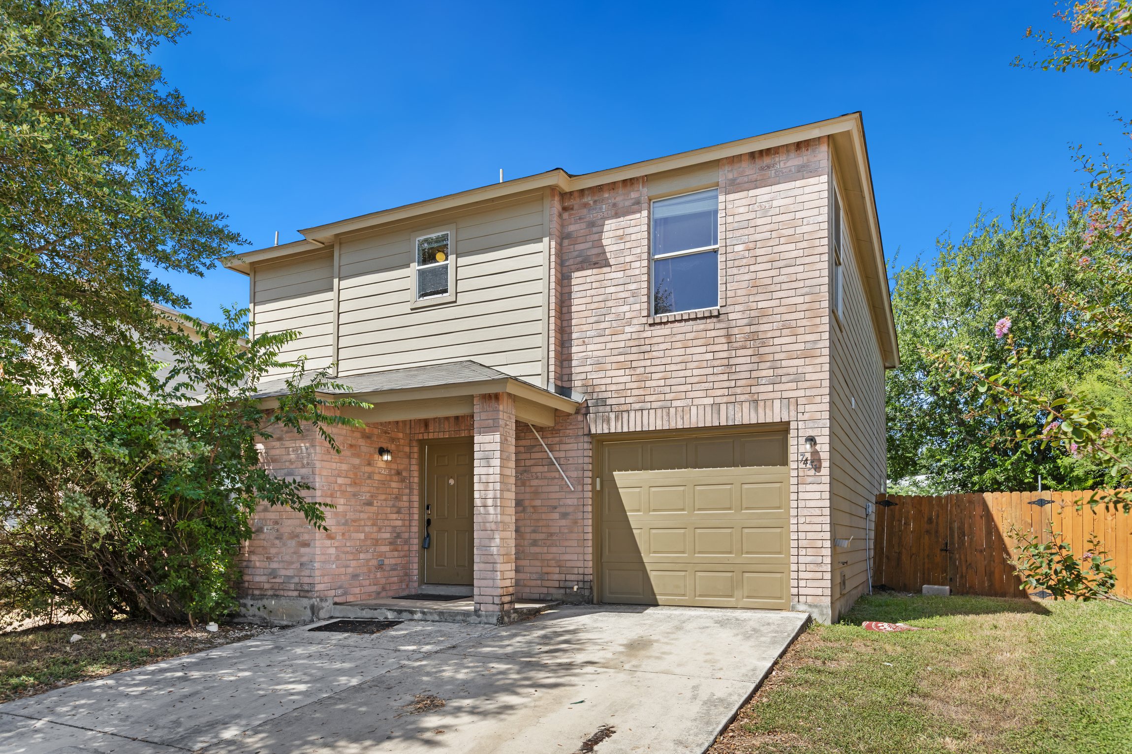 2-story brick home with spacious driveway and keyless smart lock entry. This 5BR/2.5BA San Antonio vacation rental sleeps 10 and is minutes from Randolph AFB, Fort Sam Houston, and the River Walk.