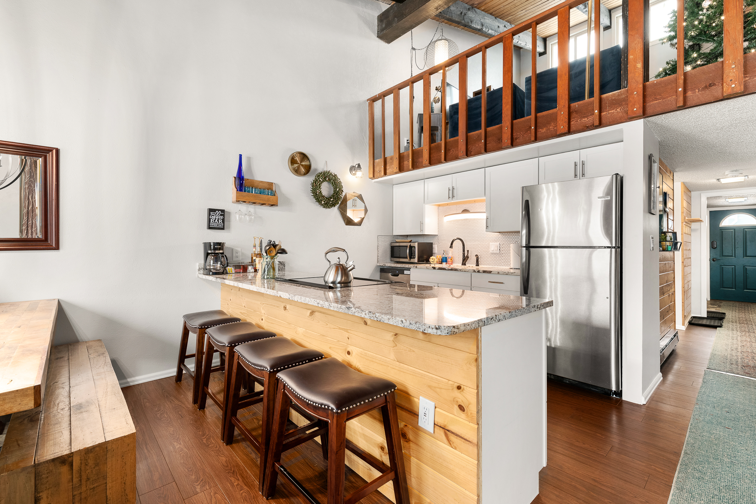 Kitchen | Breakfast Bar for 4