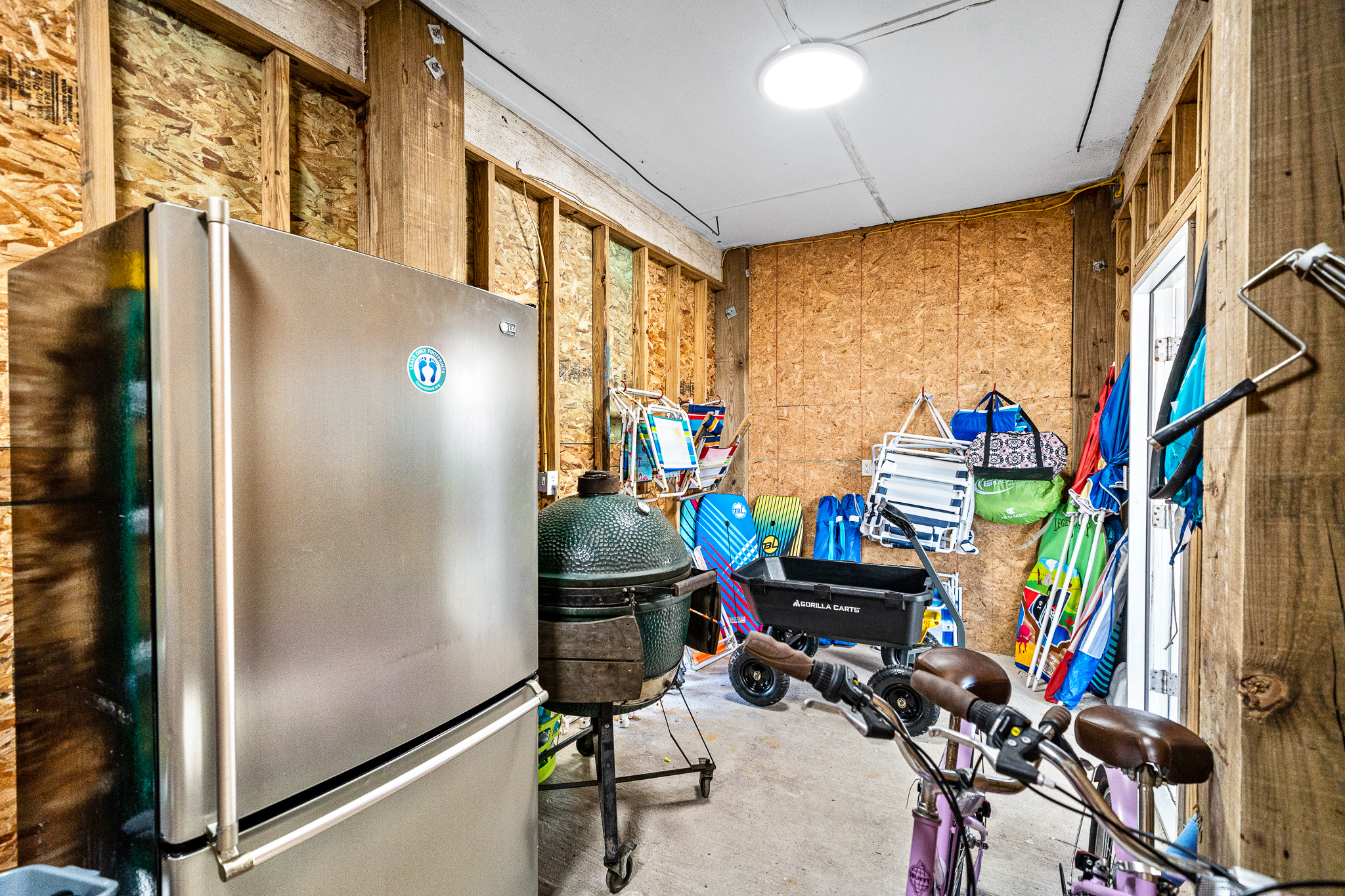 Well stocked toy room w/Big Green Egg and extra refrigerator