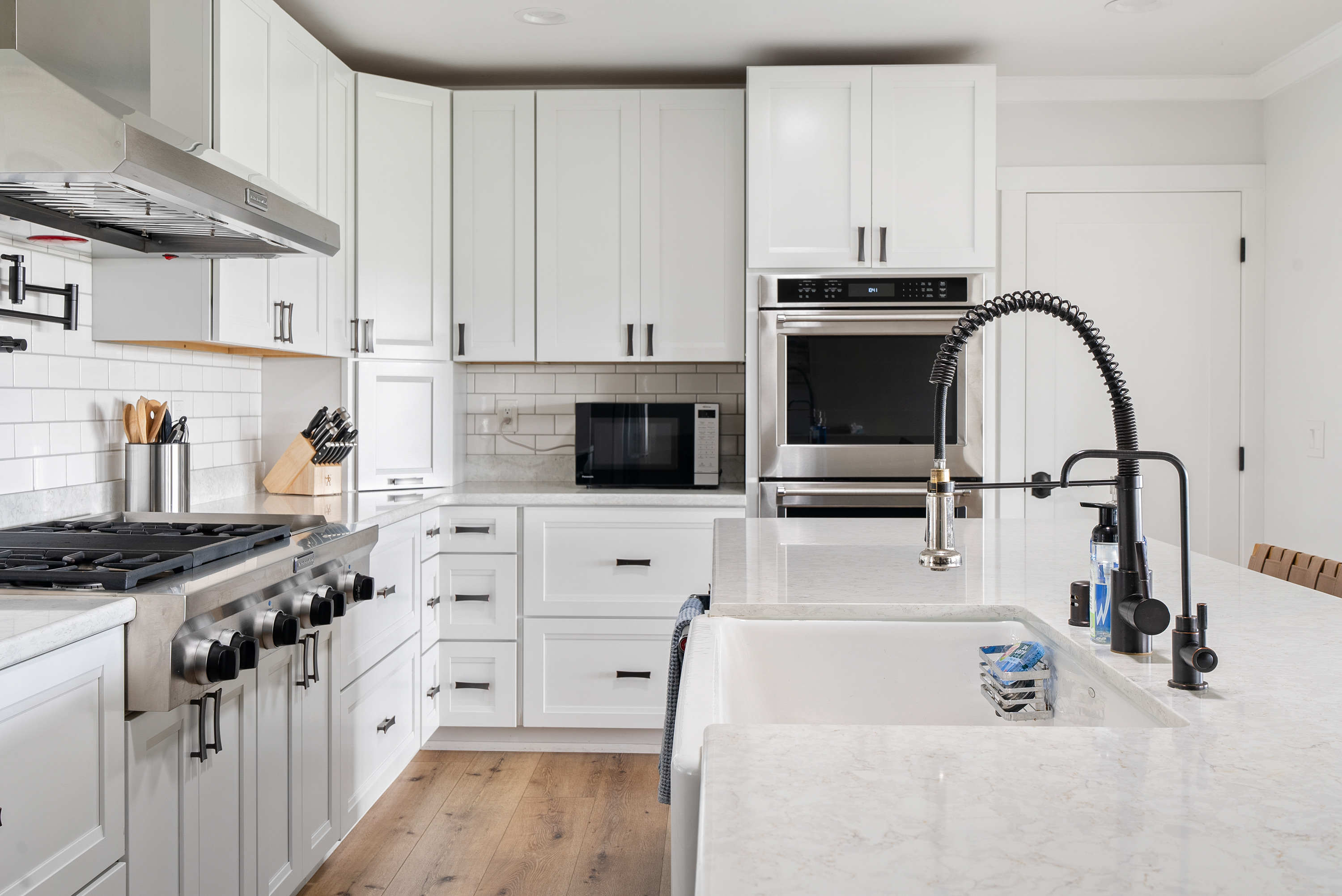Everything you need for easy meals in a bright, fully equipped kitchen.