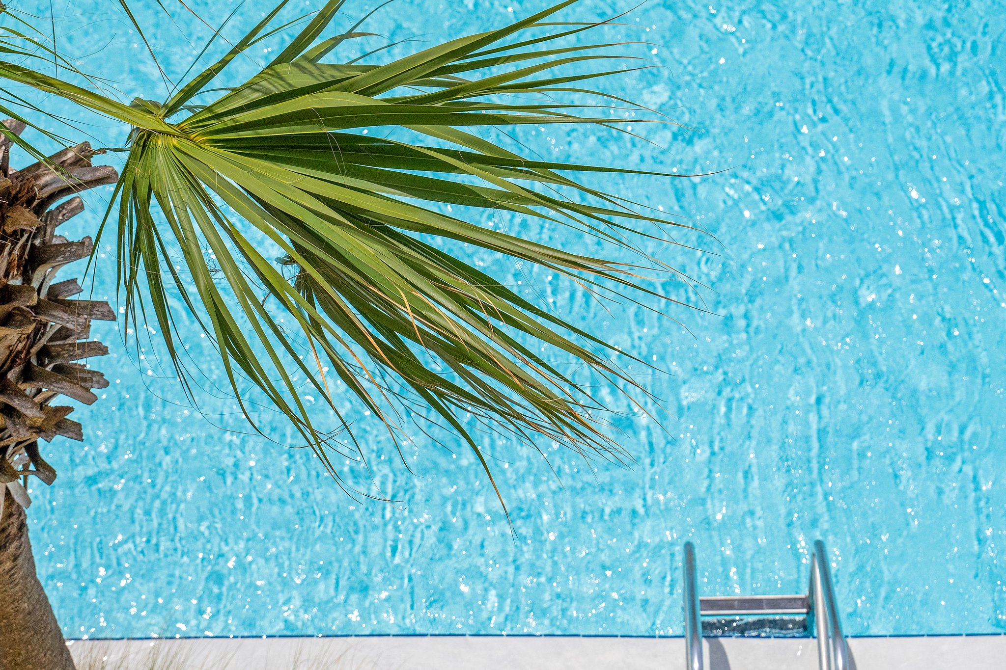 Pool-sparking clean water